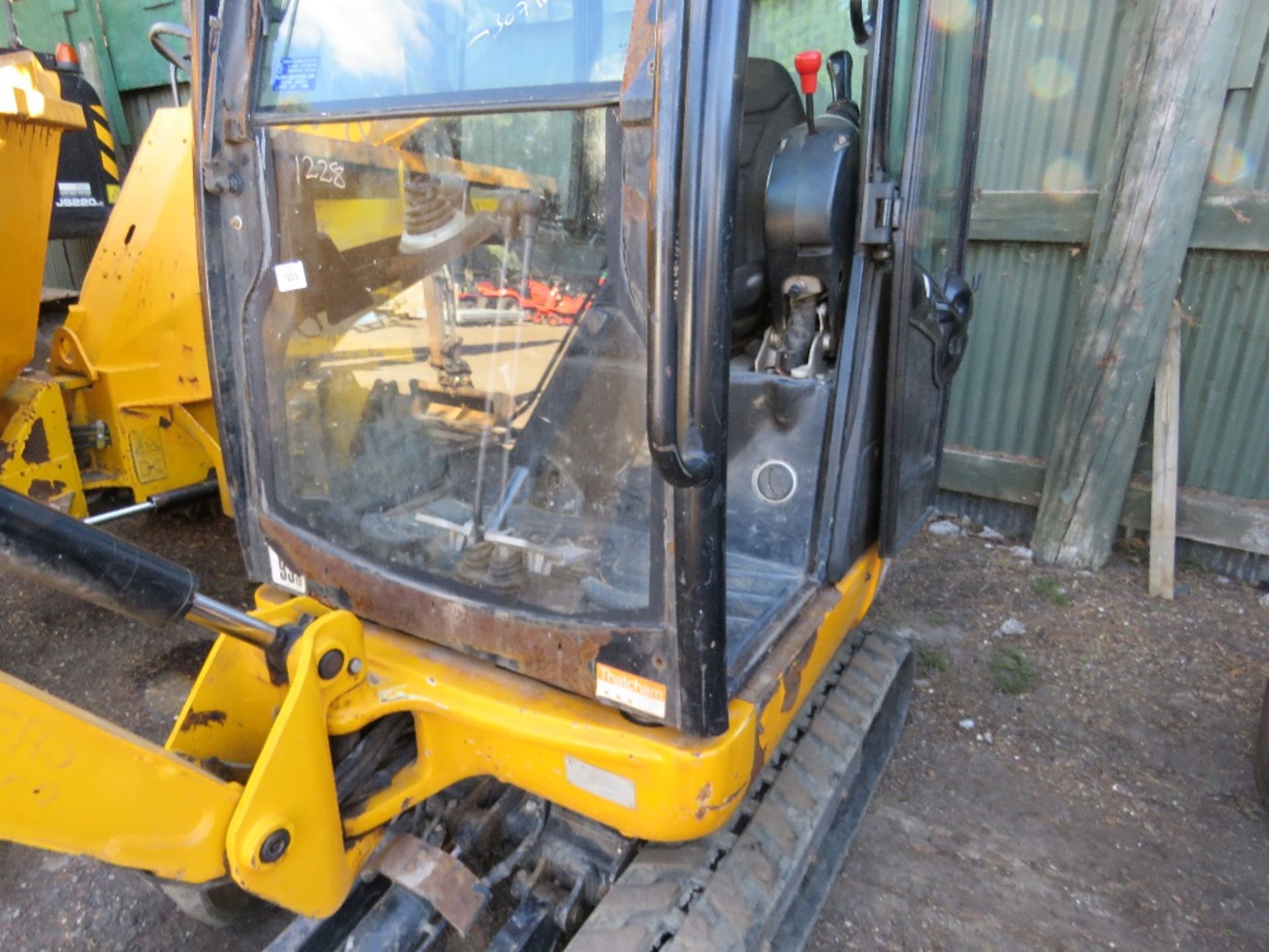 JCB 8018CTS MINI DIGGER YEAR 2014. EXPANDING TRACKS. 2307 REC HRS. 3 BUCKETS/ SN:JCB08018C02333213. - Image 4 of 11