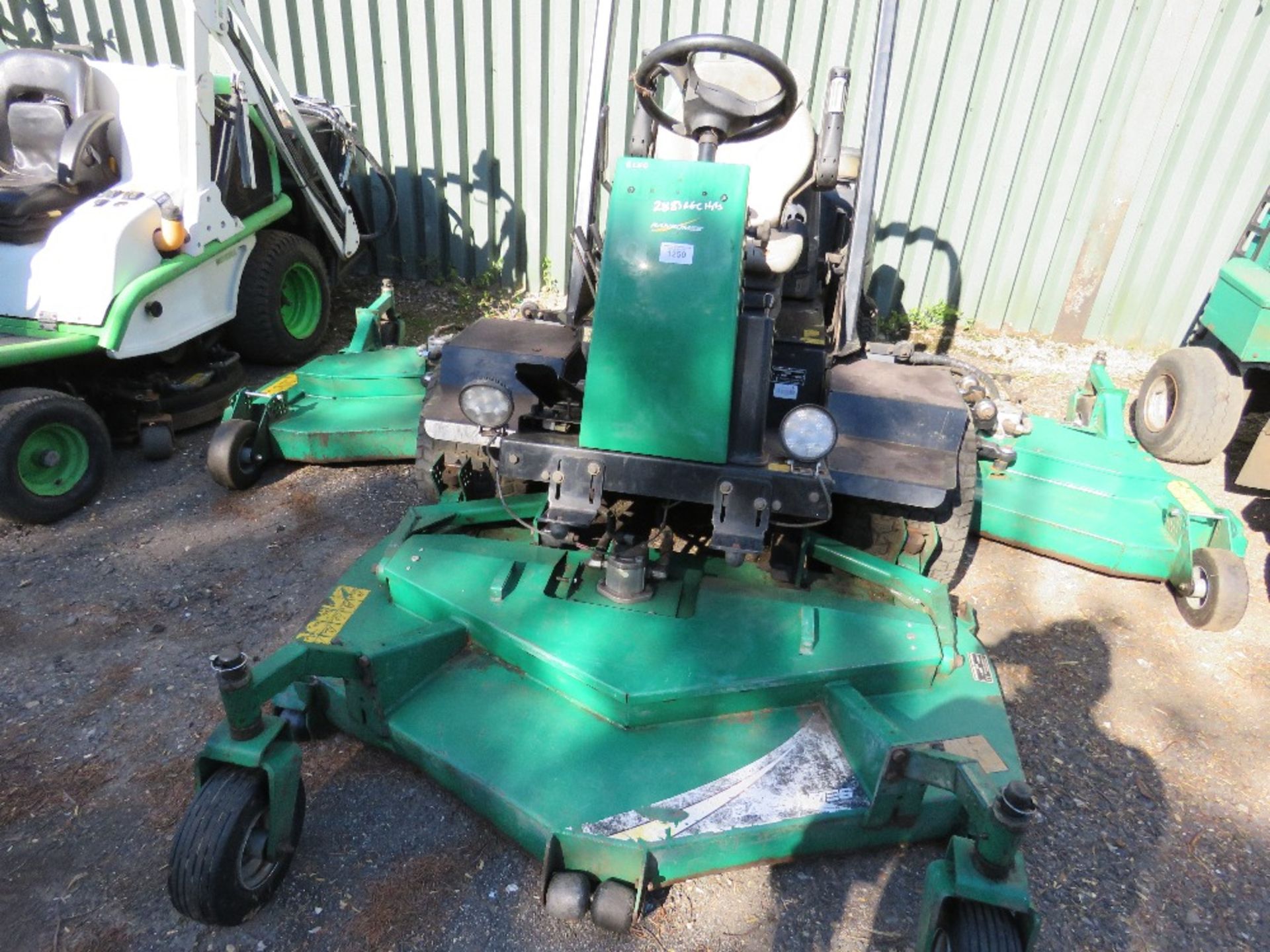 RANSOMES HR6010RAN BATWING RIDE ON MOWER. SN:EA000862 REC HRS. 2883 REC HRS. WHEN TESTED WAS SEEN T - Image 2 of 3