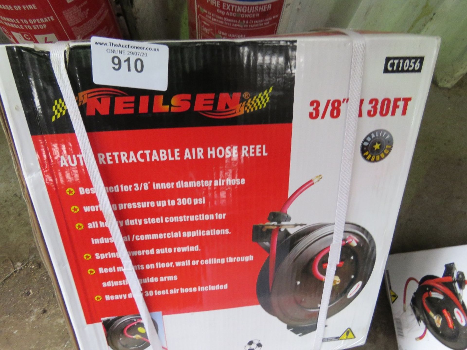 NELSON 3/8 X 30FT AUTO RETRACTABLE AIR HOSE.