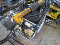 JCB BEAVER HYDRAULIC BREAKER PACK WITH HOSE AND GUN AND 3 POINTS/CHISELS. WHEN TESTED WAS SEEN TO RU