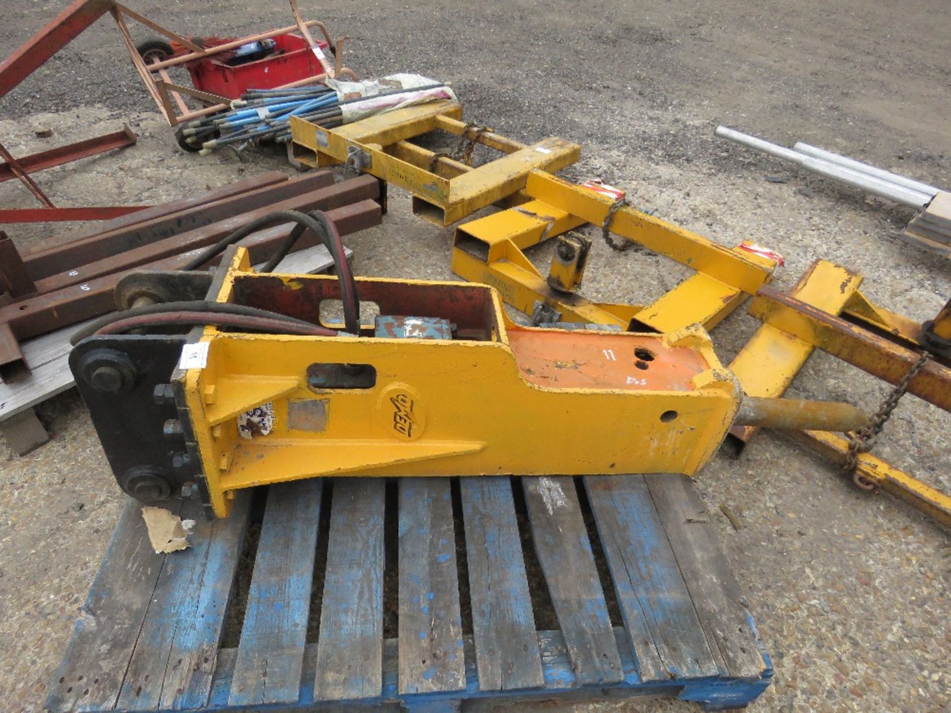 DEMO LMBS 500 EXCAVATOR BREAKER ON 45MM PINS. DIRECT EX LOCAL COMPANY. DESCRIBED AS WORKING BUT WOUL - Image 2 of 3