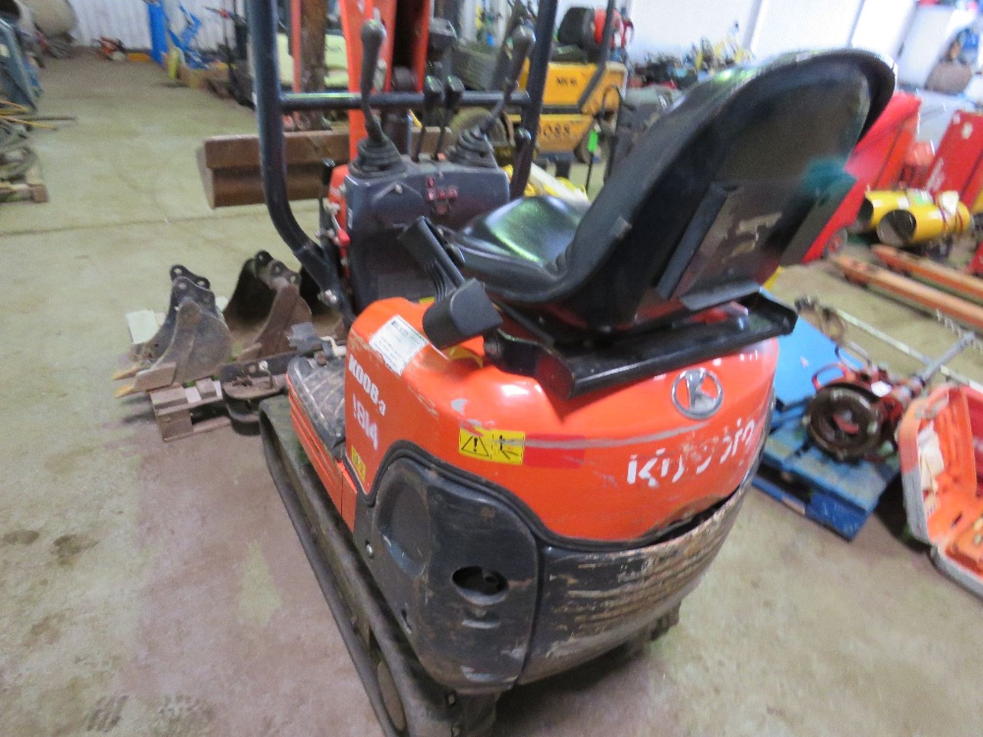 KUBOTA 008 MICRO EXCAVATOR, YEAR 2015. SN:26835. 695 REC HOURS. PN:1814. SET OF 4 BUCKETS AS SHOWN. - Image 5 of 7