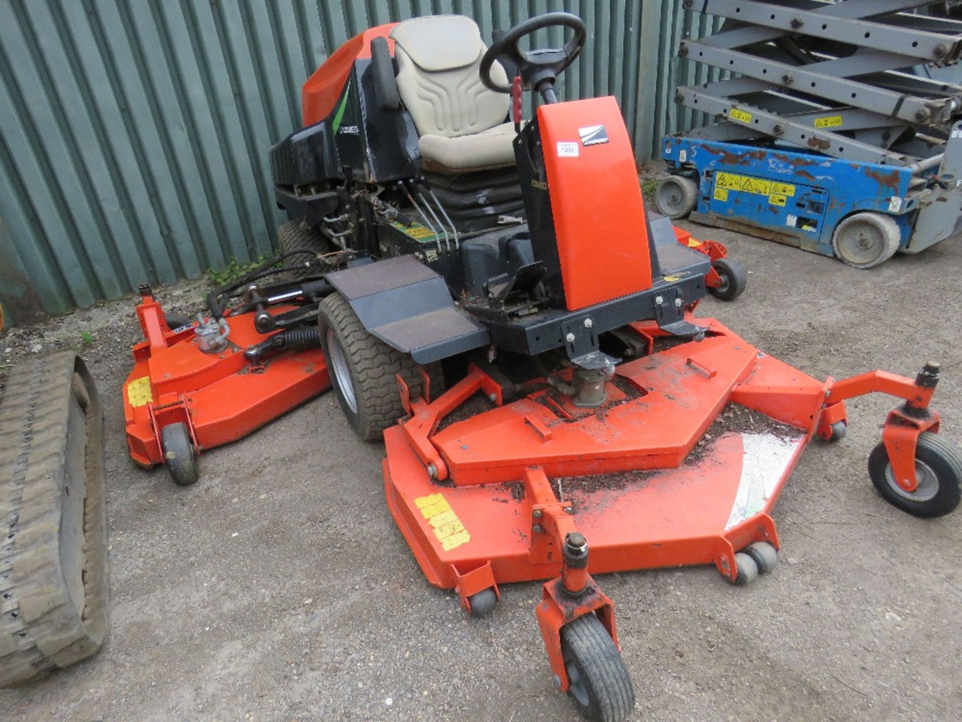 JACOBSEN HR6010 BAT WING RIDE ON TOPPER MOWER, 10FT CUT APPROX.