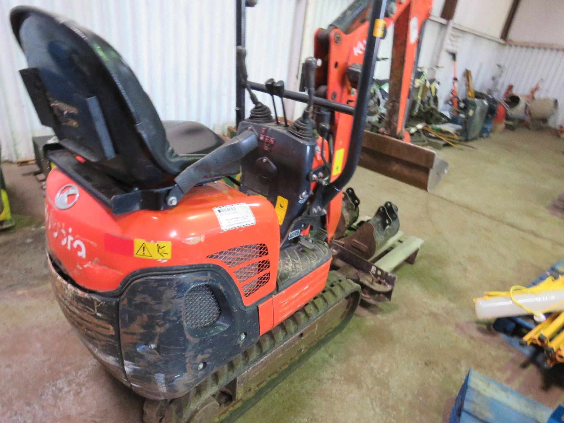 KUBOTA 008 MICRO EXCAVATOR, YEAR 2015. SN:26835. 695 REC HOURS. PN:1814. SET OF 4 BUCKETS AS SHOWN. - Image 6 of 7