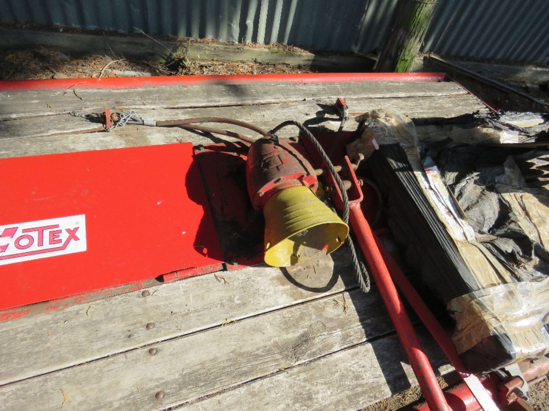 VOTEX TRACTOR MOUNTED TOPPER. 8FT WIDE APPROX. WITH A SPARE GEARBOX (BOUGHT AS A SPARE BUT NEVER INS - Image 3 of 4