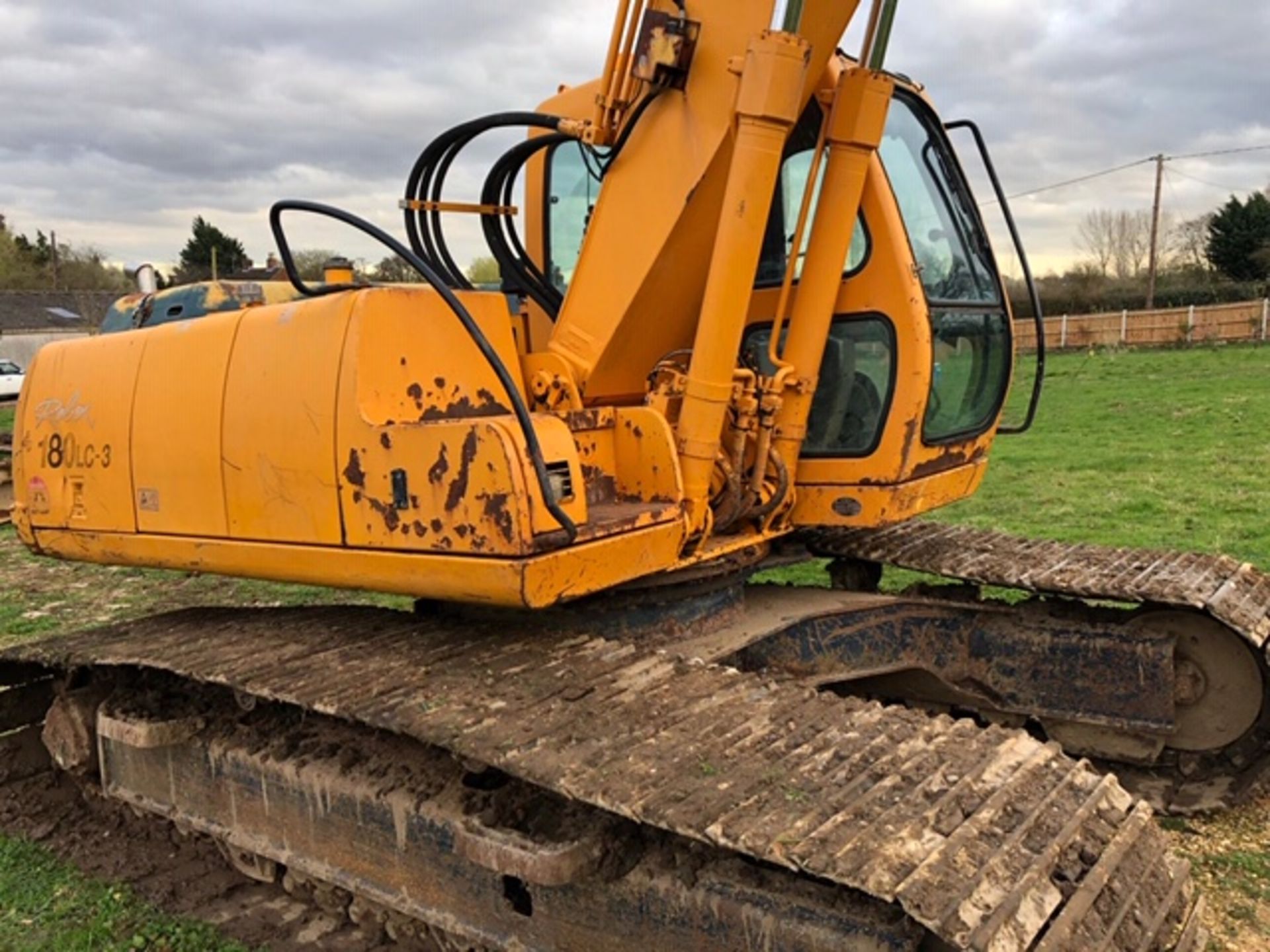 HYUNDAI 180 LC-3 ROBEX 18 TONNE EXCAVATOR. YEAR 1998 APPROX. WHEN TESTED WAS SEEN TO DRIVE, SLEW, AN - Image 2 of 9