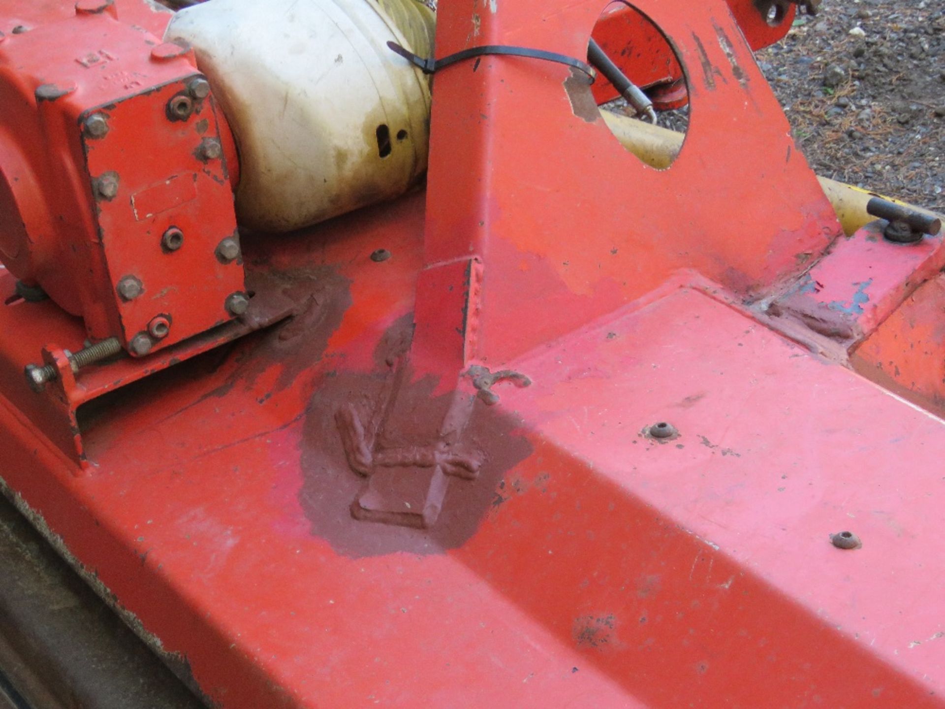 KUHN WM0305 FLAIL MOWER FOR TRACTOR. HYDRAULIC OFFSET. 10FT WIDE APPROX. CONDITION UNKNOWN. - Image 8 of 10