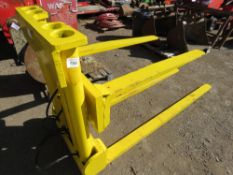 FORK ATTACHMENT UNIT WITH HYDRAULIC RAMS.