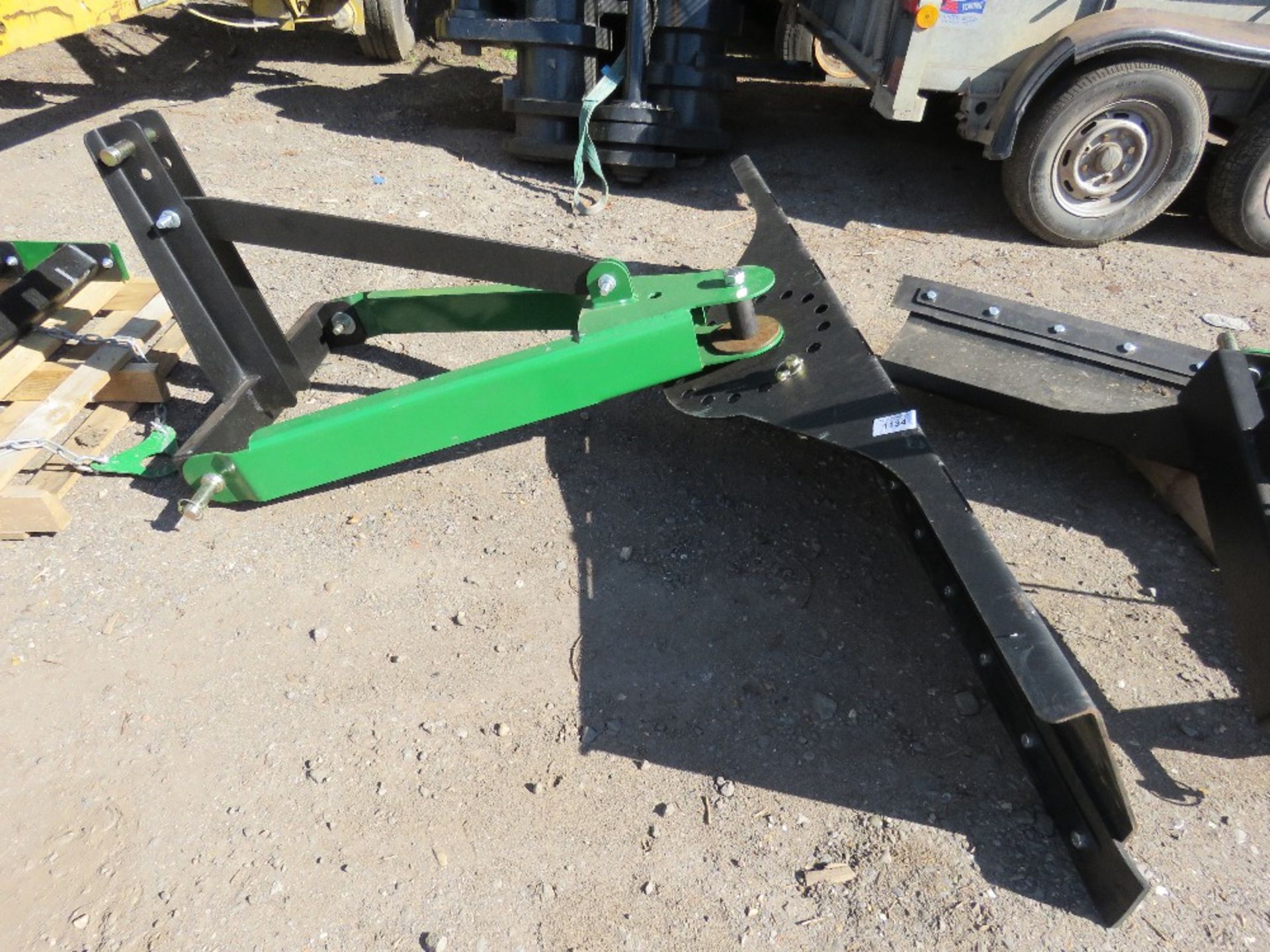 TRACTOR MOUNTED SCRAPER BLADE WITH RUBBER EDGE. 6FT WIDE APPROX. - Image 2 of 3