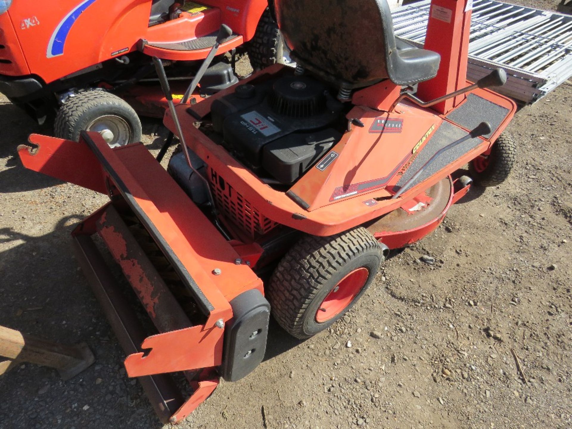 COUNTAX RIDER 30 RIDE ON MOWER. WHEN TESTED WAS SEEN TO RUN, DRIVE AND CUT. - Image 2 of 4