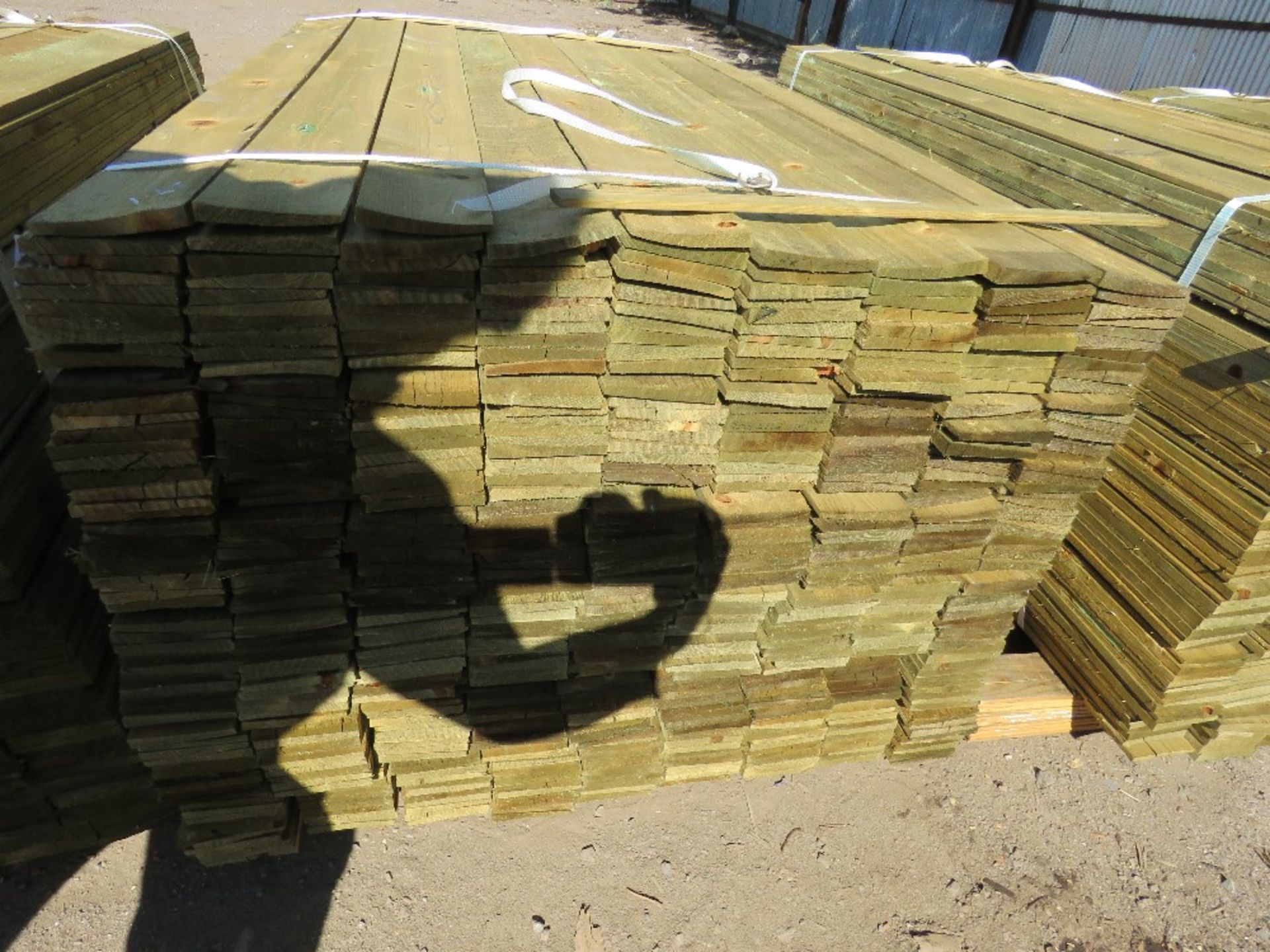 large pack of feather edge cladding timber 1.65m x 10cm. - Image 2 of 2