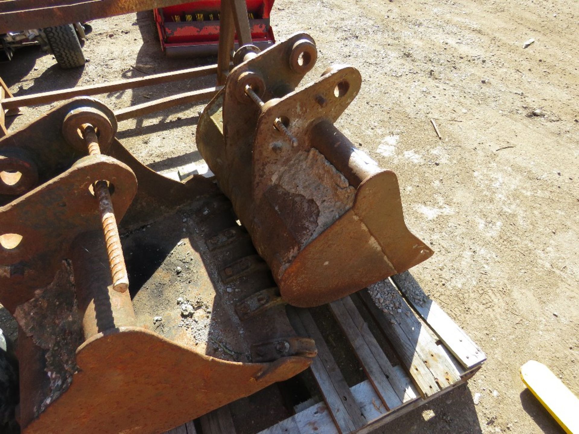 2 X 2FT6" EXCAVATOR BUCKETS ON 40MM PINS. - Image 2 of 3