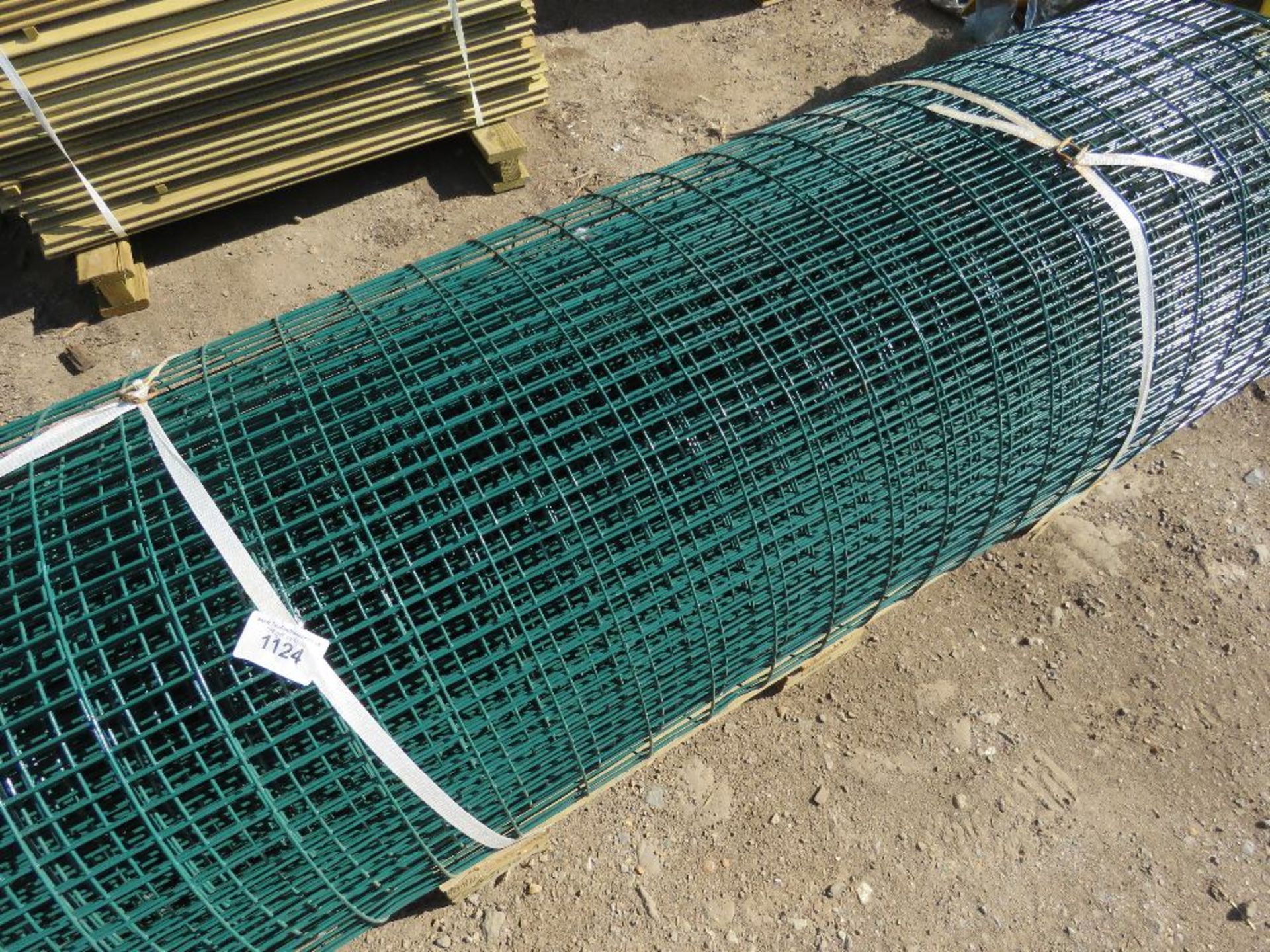 ROLL OF GREEN WIRE FENCE NETTING. 5FT6" APPROX. - Image 3 of 3