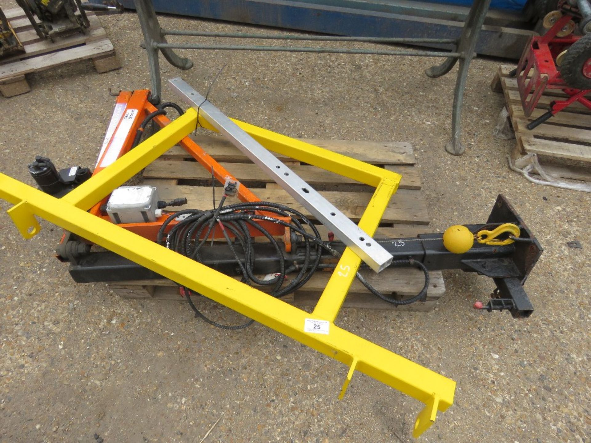 PENNY HYDRAULICS SWING LIFT CRANE UNIT. 250KG RATED C/W SAFETY RAIL, EX COMPANY LIQUIDATION