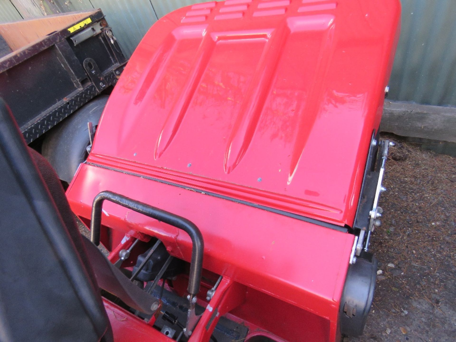 COUNTAX D50-LN DIESEL RIDE ON MOWER. WITH POWER TIP COLLECTOR. WHNE TESTED WAS SEEN TO RUN, DRIVE, - Image 6 of 6