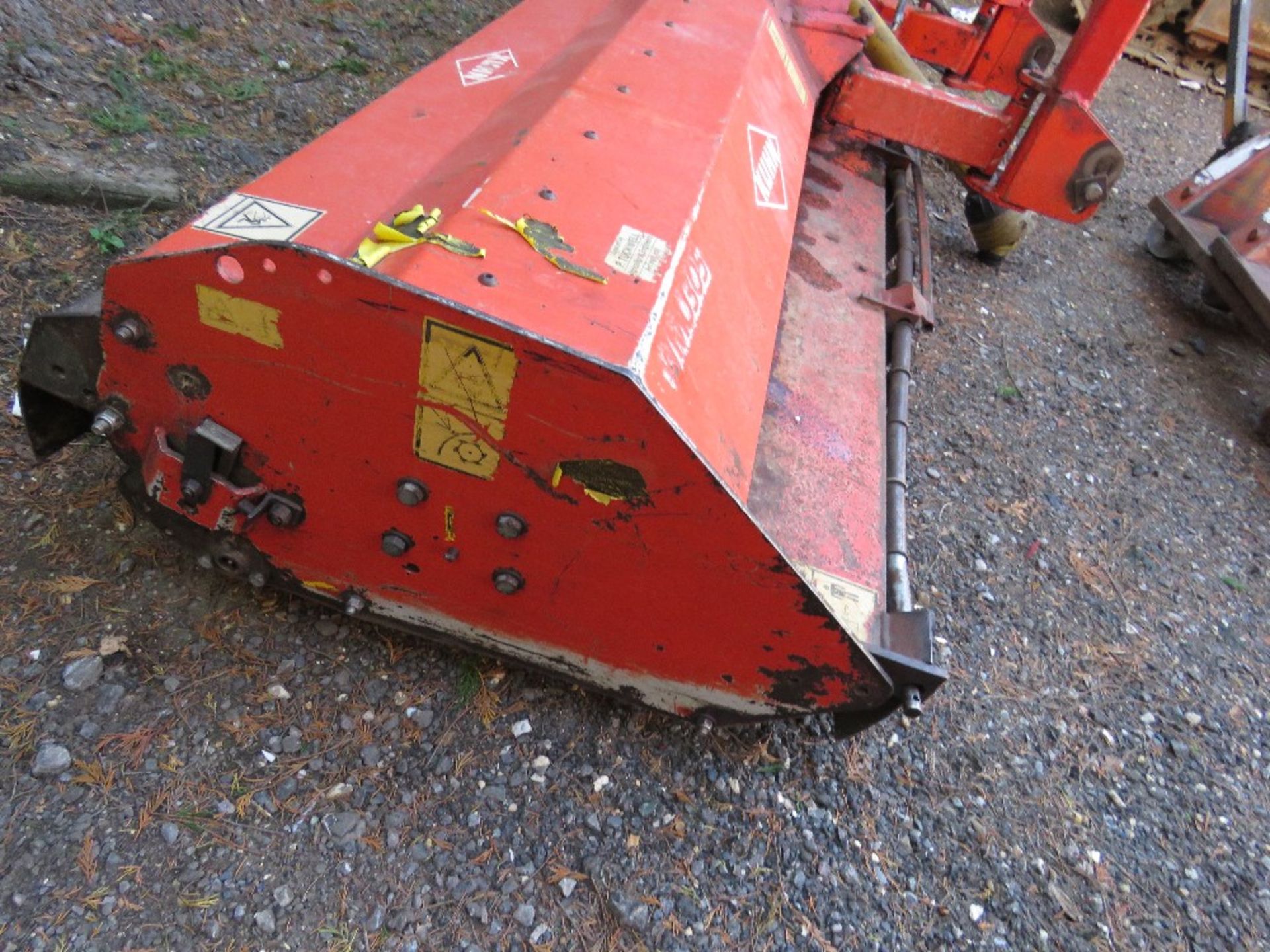 KUHN WM0305 FLAIL MOWER FOR TRACTOR. HYDRAULIC OFFSET. 10FT WIDE APPROX. CONDITION UNKNOWN. - Image 5 of 10