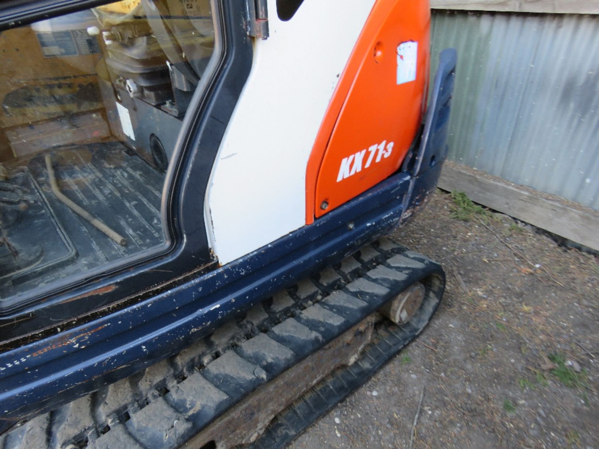 KUBOTA KX71-3 EXCAVATOR. 3 BUCKETS. YEAR 2006. 5274 RECORDED HOURS. WITH KEY AND RED KEY. SN:WKFRGN0 - Image 6 of 10