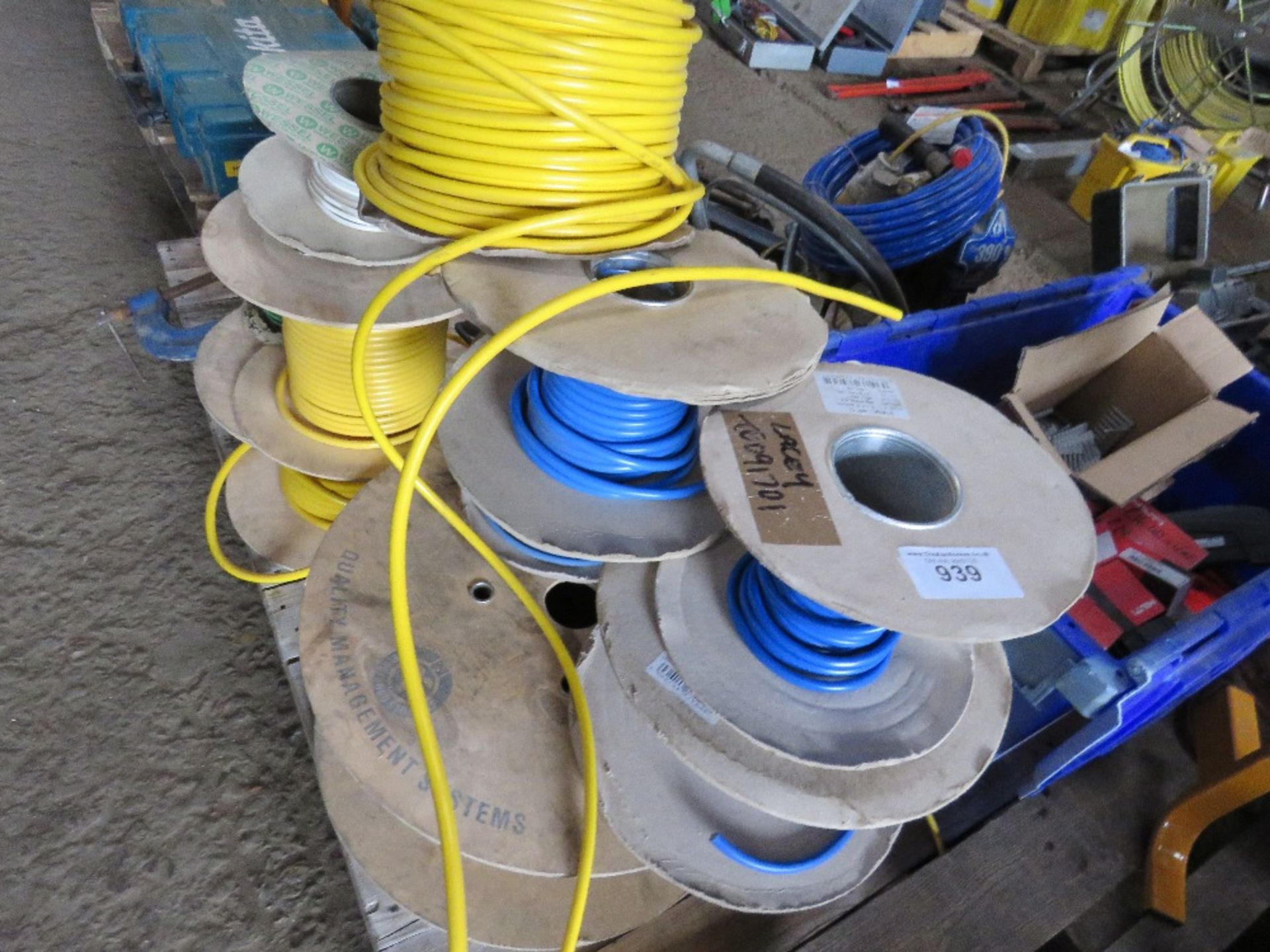 QUANTITY OF ASSORTED CABLES. DIRECT FROM LOCAL COMPANY DUE TO DEPOT CLOSURE. - Image 2 of 2