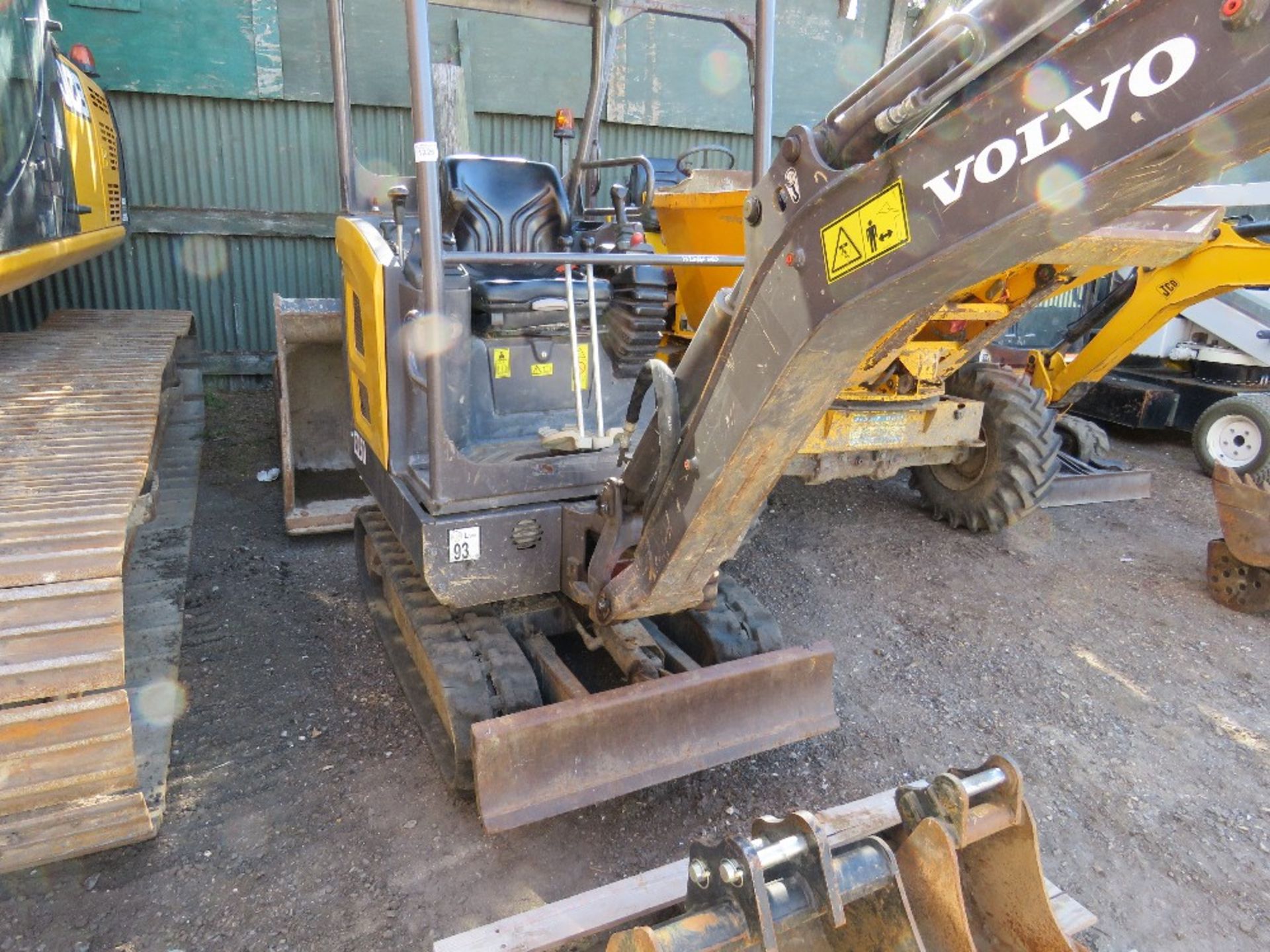 VOLVO EC15D MINI EXCAVATOR DIGGER. YEAR 2015. 1526 REC HRS. RECENT BUSHES CHANGES. SN:VCE0C15DC00001