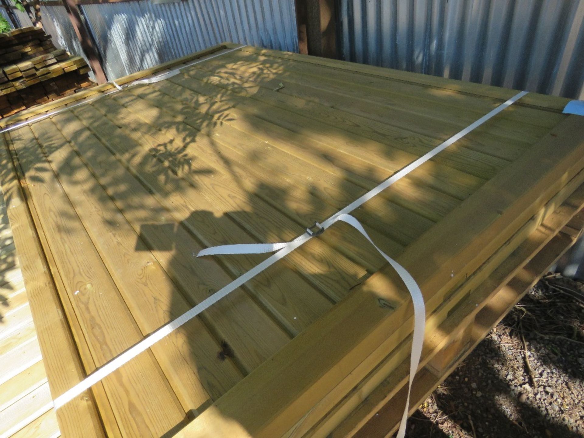 10 X MIXED FENCING PANELS. 3 @ 4FT X 6FT AND 7 @ 6FT X 6FT APPROX. - Image 3 of 3