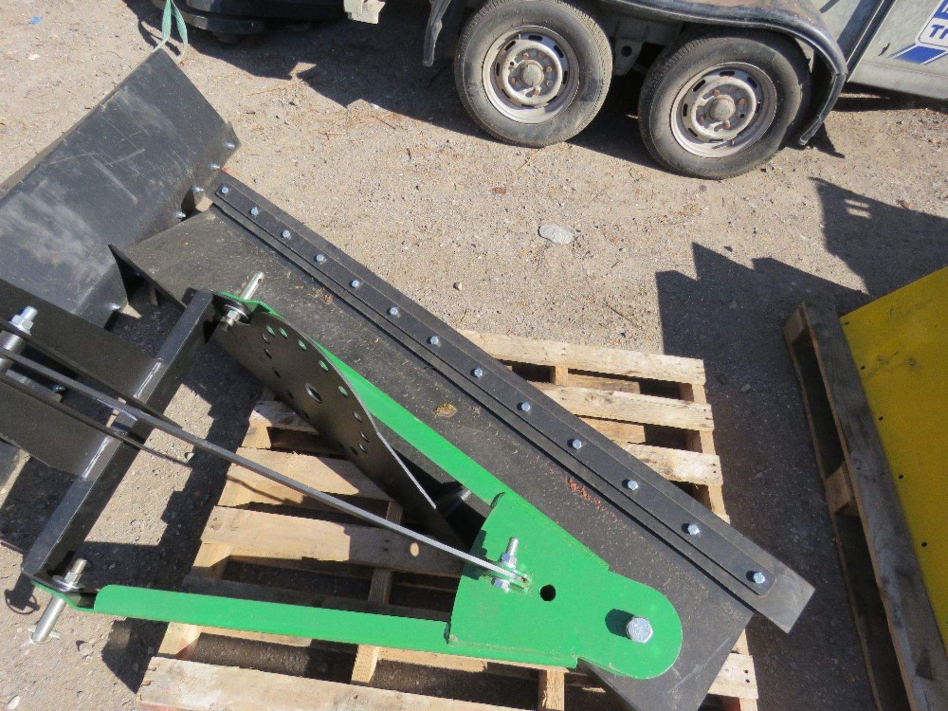 TRACTOR MOUNTED SCRAPER BLADE WITH RUBBER EDGE. 6FT WIDE APPROX. - Image 2 of 3