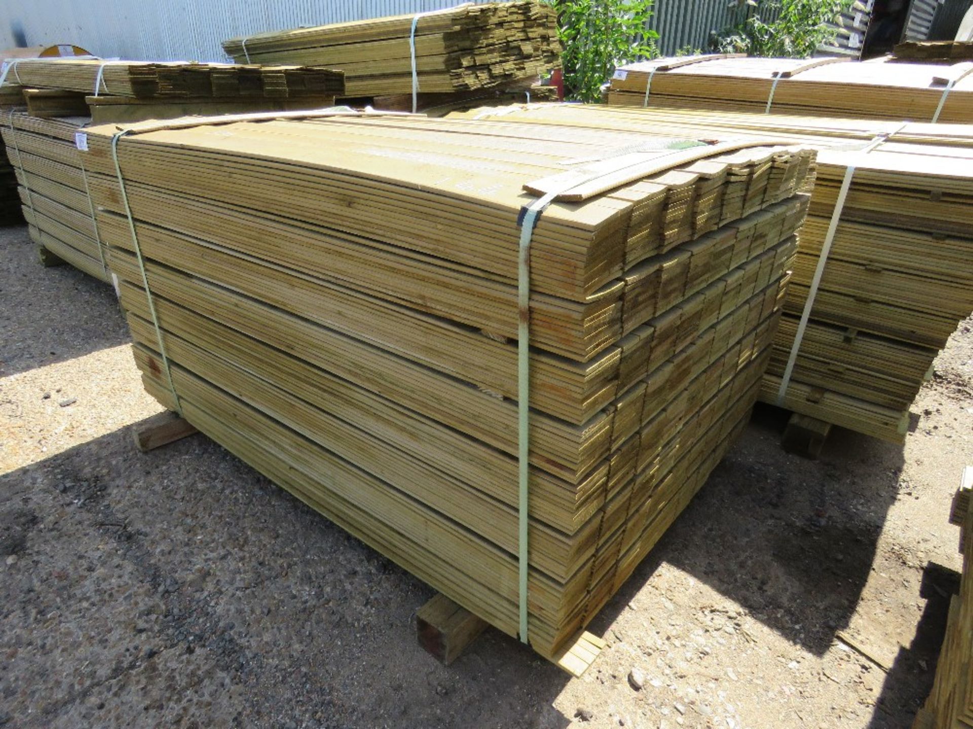 1 X BUNDLE OF PROFILED TIMBER CLADDING. 1.44M X 9.5CM X 0.7CM SIZE - Image 3 of 3