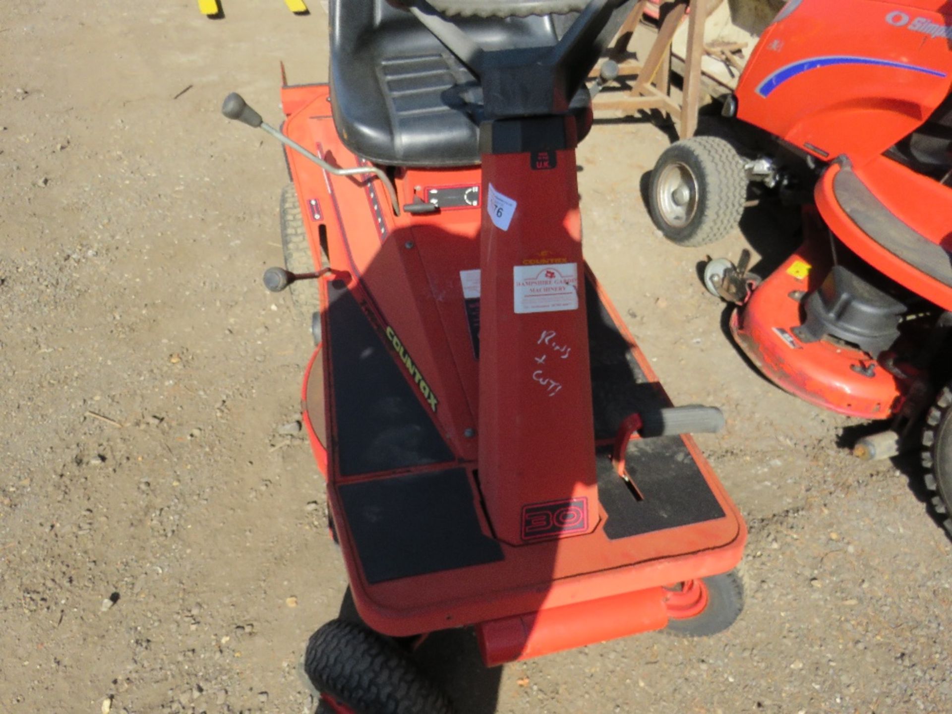 COUNTAX RIDER 30 RIDE ON MOWER. WHEN TESTED WAS SEEN TO RUN, DRIVE AND CUT. - Image 4 of 4