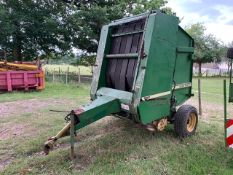 JOHN DEERE 550 ROUND BALER. YEAR 1984. STRING TIE TYPE.