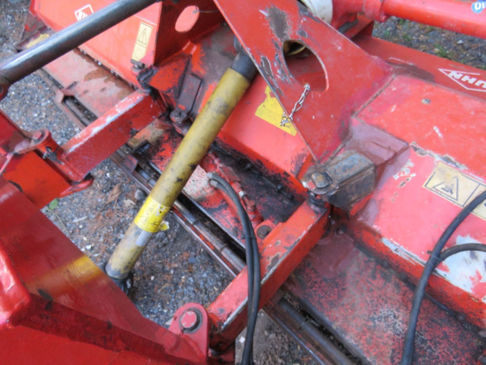 KUHN WM0305 FLAIL MOWER FOR TRACTOR. HYDRAULIC OFFSET. 10FT WIDE APPROX. CONDITION UNKNOWN. - Image 3 of 10
