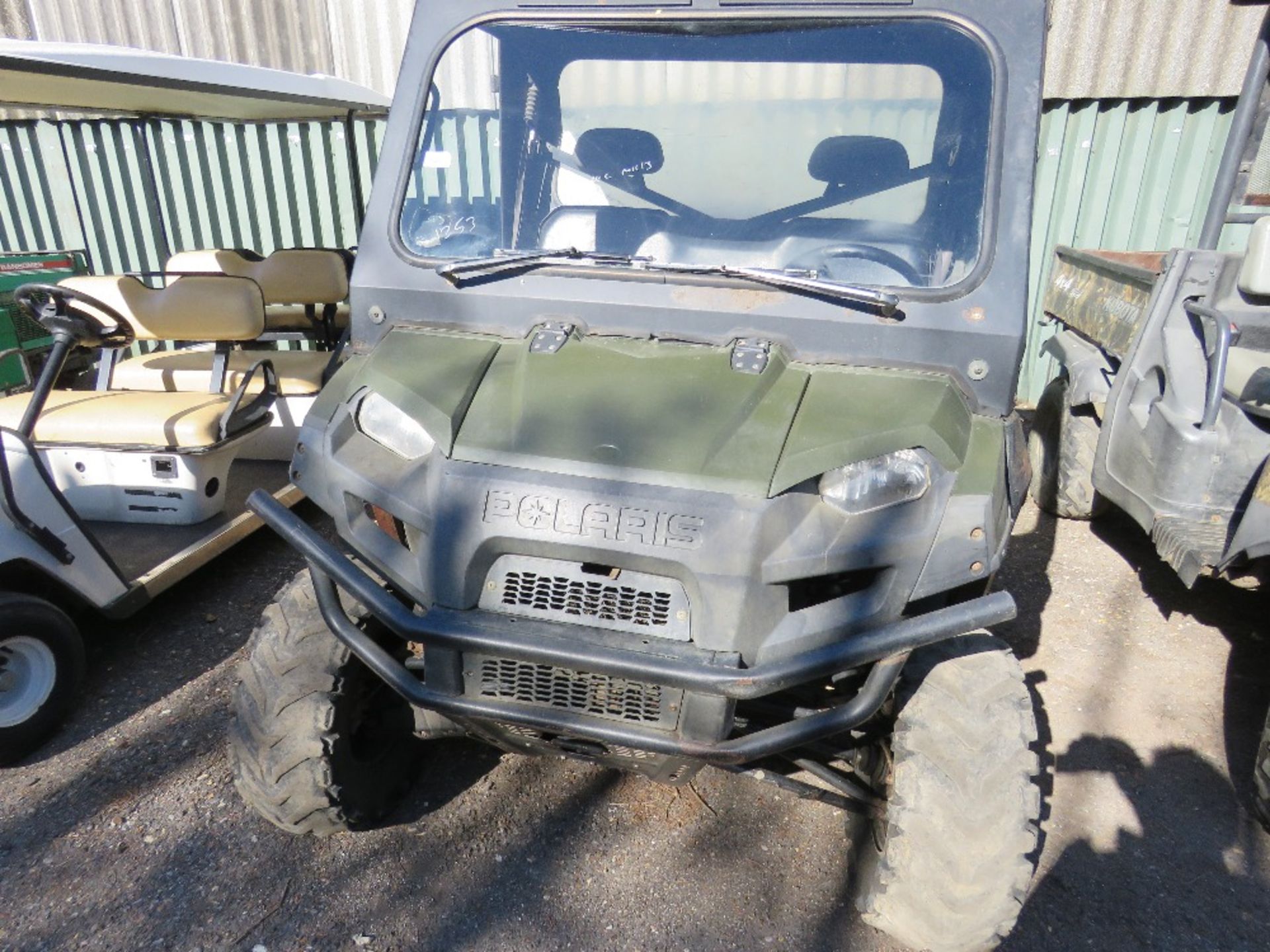 POLARIS RANGER 900 RTV WITH FULL CAB. REG:EU11HWS. 4038 REC HRS. WHEN TESTED WAS SEEN TO START, DRI - Image 2 of 6