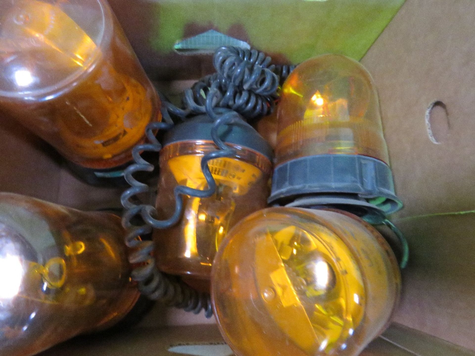 5 X WARNING LIGHTS PLUS BUCKET TEETH AND PINS. DIRECT EX LOCAL COMPANY DUE TO DEPOT CLOSURE - Image 2 of 4