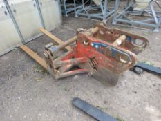 SET OF CONQUIP EXCAVATOR MOUNTED PALLET FORKS ON 65MM PINS (UNTESTED).