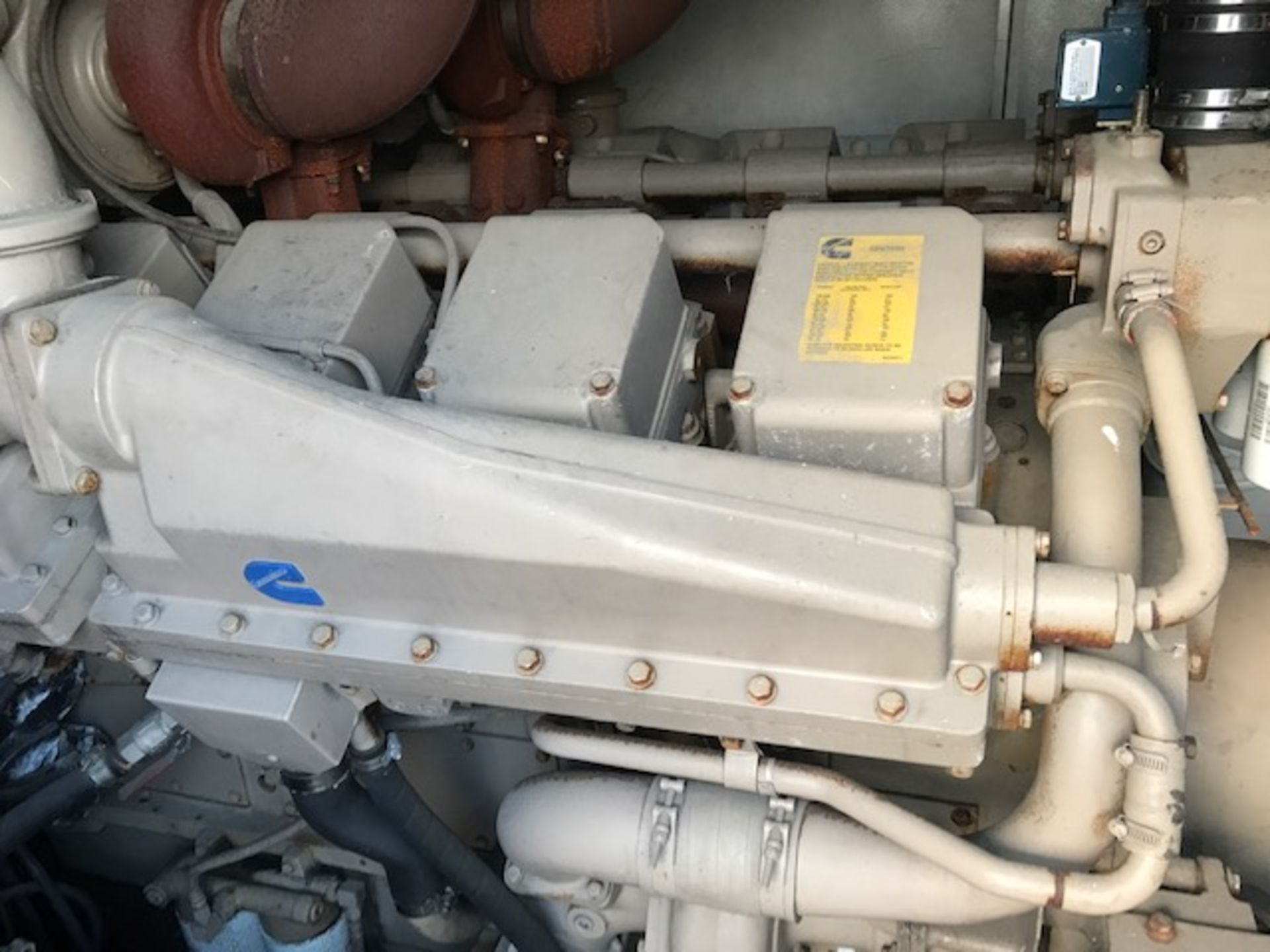 CUMMINS 2000 KVA GENERATOR WITH LIFT OVER CANOPY NEWAGE ALTERNATOR. PROVISIONAL SALE: FINAL BID IS S - Image 10 of 12