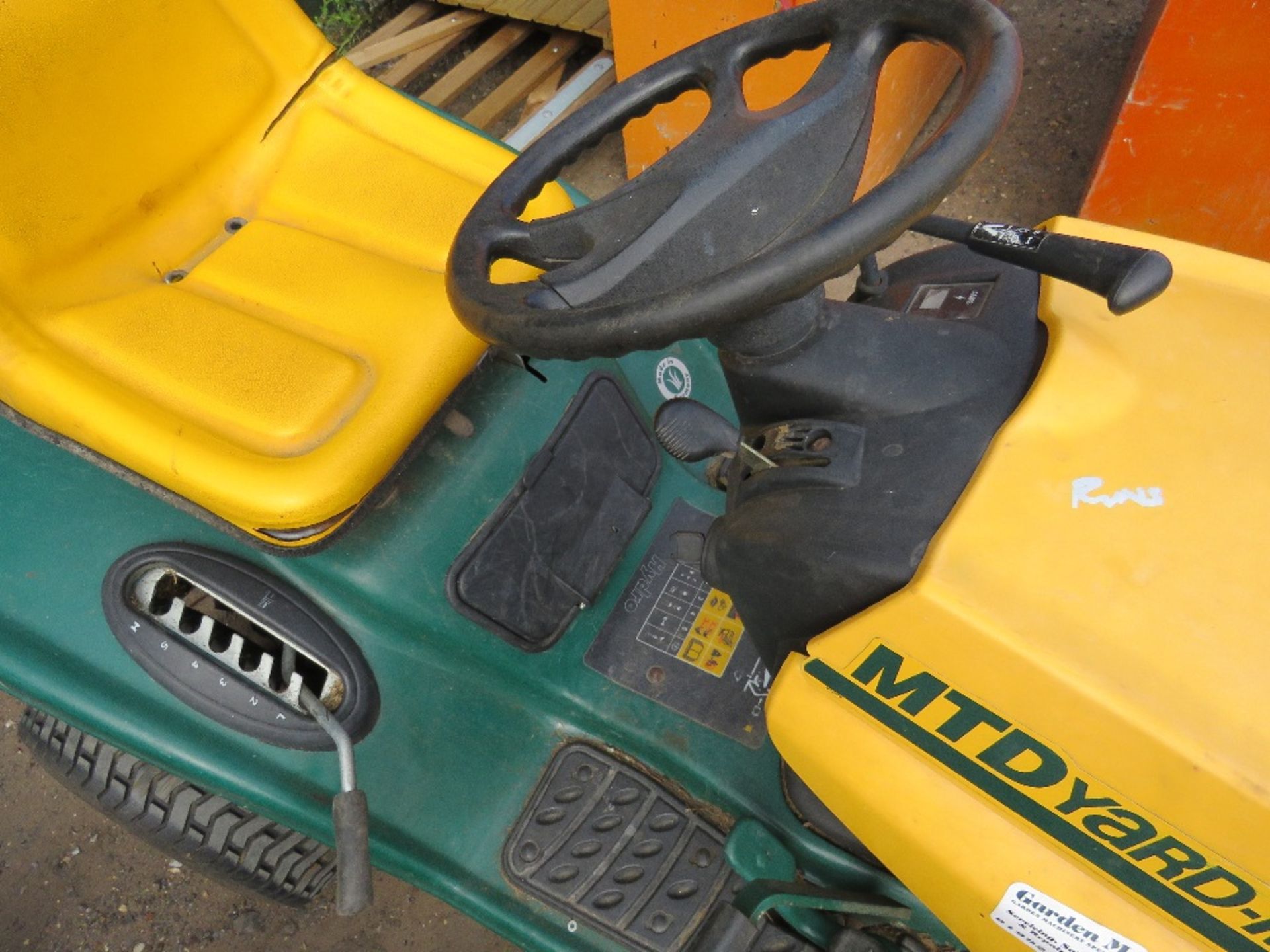 MTD YARDMAN RIDE ON MOWER, HYDROSTATIC DRIVE. WHEN TESTED WAS SEEN TO RUN, DRIVE AND MOWERS TURNED ( - Image 3 of 3