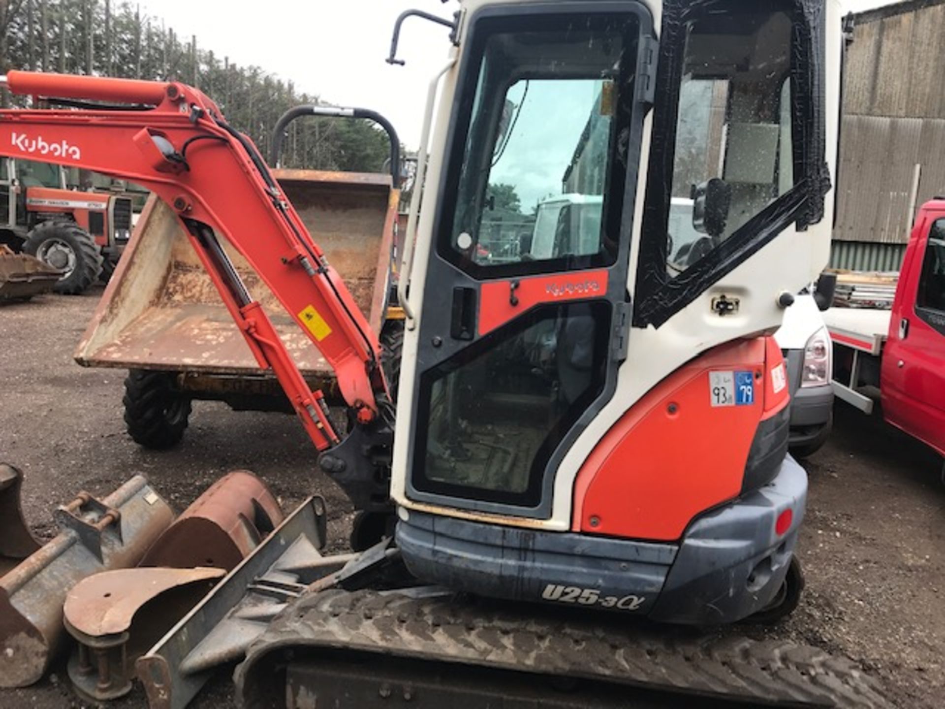 KUBOTA U25 RUBBER TRACKED EXCAVATOR WITH SET OF 4 X BUCKETS. YEAR 2008. SN:21802. 992 RECORDED HOURS - Image 5 of 14