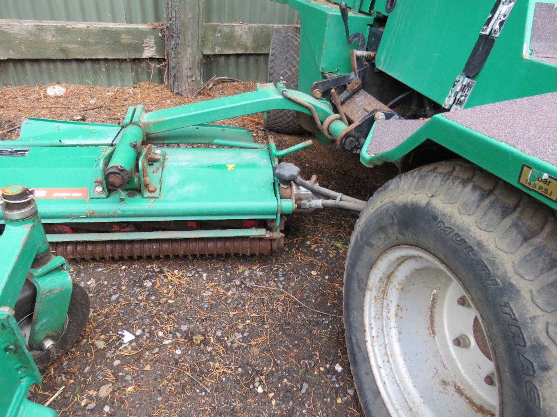 RANSOMES COMMANDER 3520 5 GANG MOWER. 3433 REC HOURS. WHEN TESTED WAS SEEN TO DRIVE AND MOWERS TURNE - Image 2 of 9