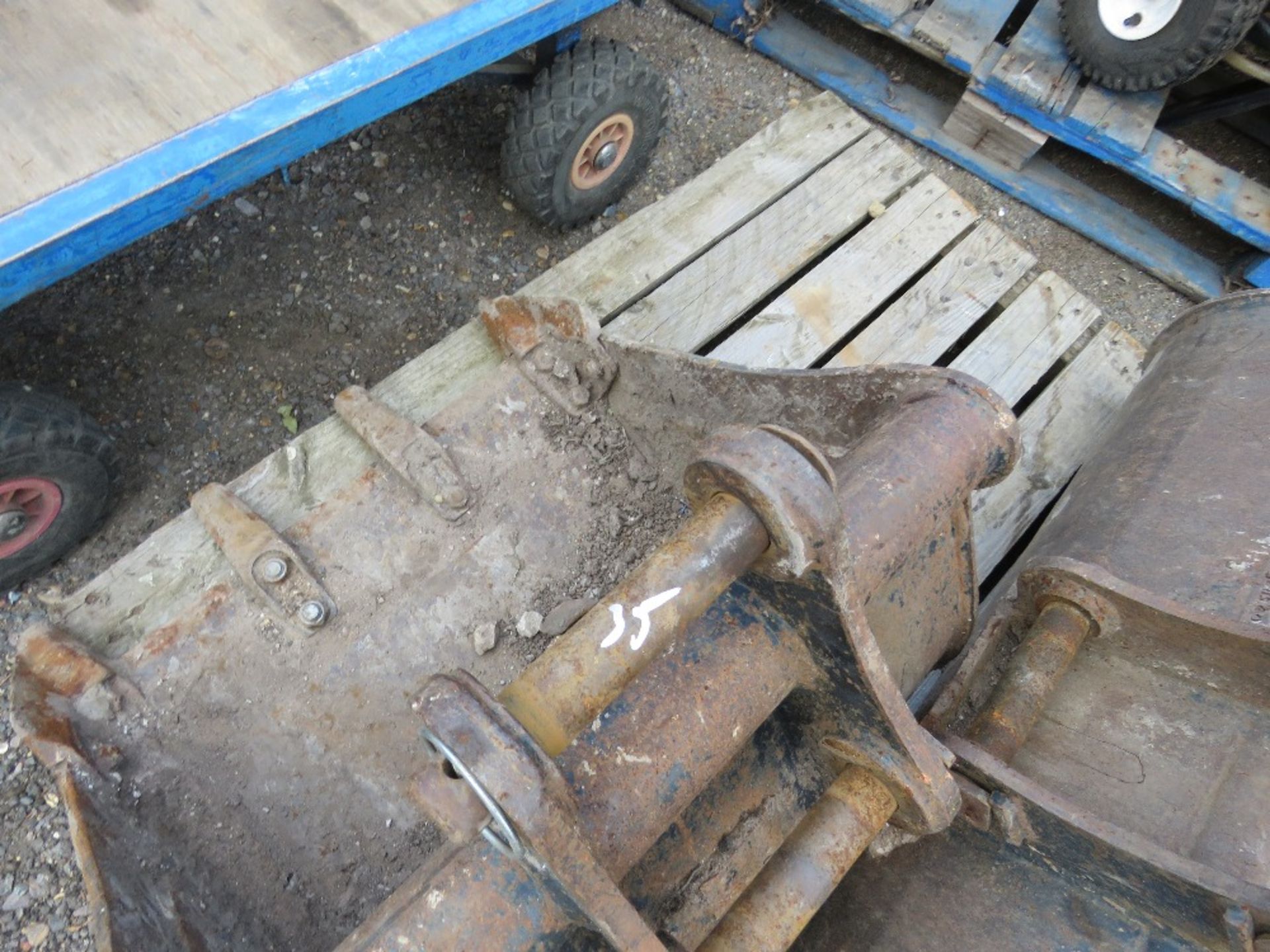 2 X EXCAVATOR BUCKET ON 35MM PINS....GRADING AND 2FT SIEZE. - Image 3 of 4