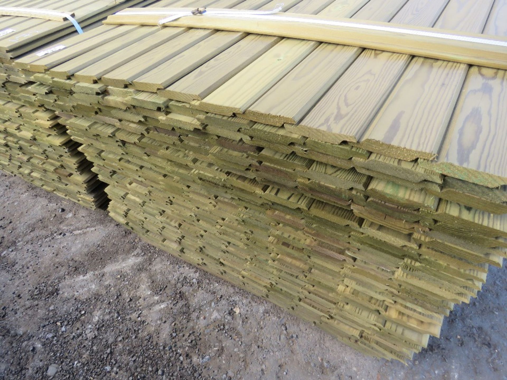 LARGE PACK OF 1.72M APPROX SHIPLAP CLADDING TIMBER X 9.5CM WIDTH. - Image 2 of 3