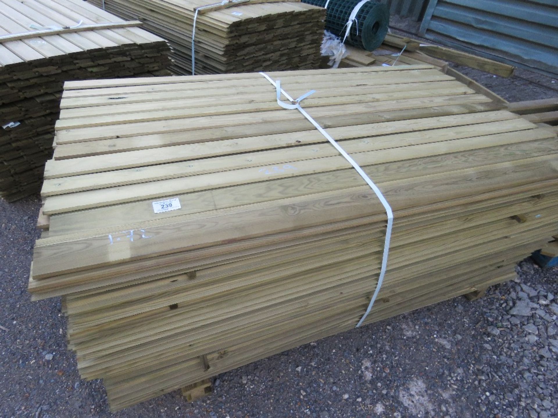 LARGE PACK OF 1.72M X 10CM SHIPLAP TIMBER (APPROX) - Image 3 of 3