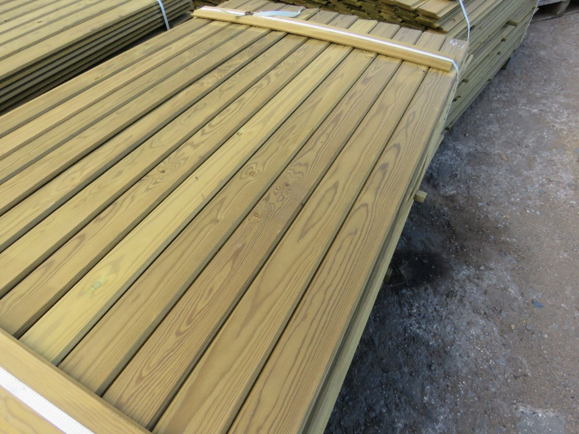 LARGE PACK OF 1.72M APPROX SHIPLAP CLADDING TIMBER X 9.5CM WIDTH. - Image 3 of 3