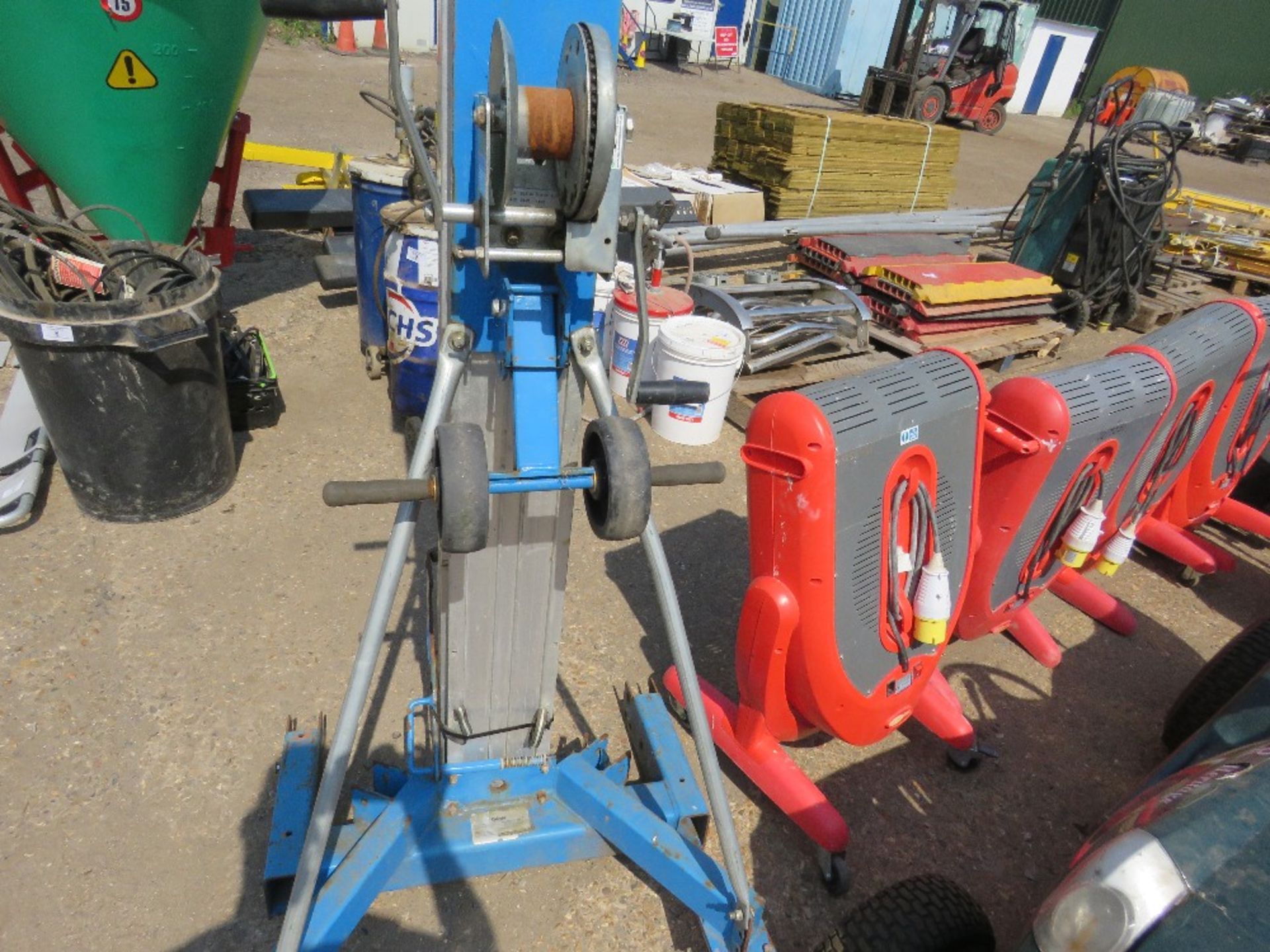 GENIE SLA10 MATERIAL HOIST FOR SPARES. - Image 2 of 3