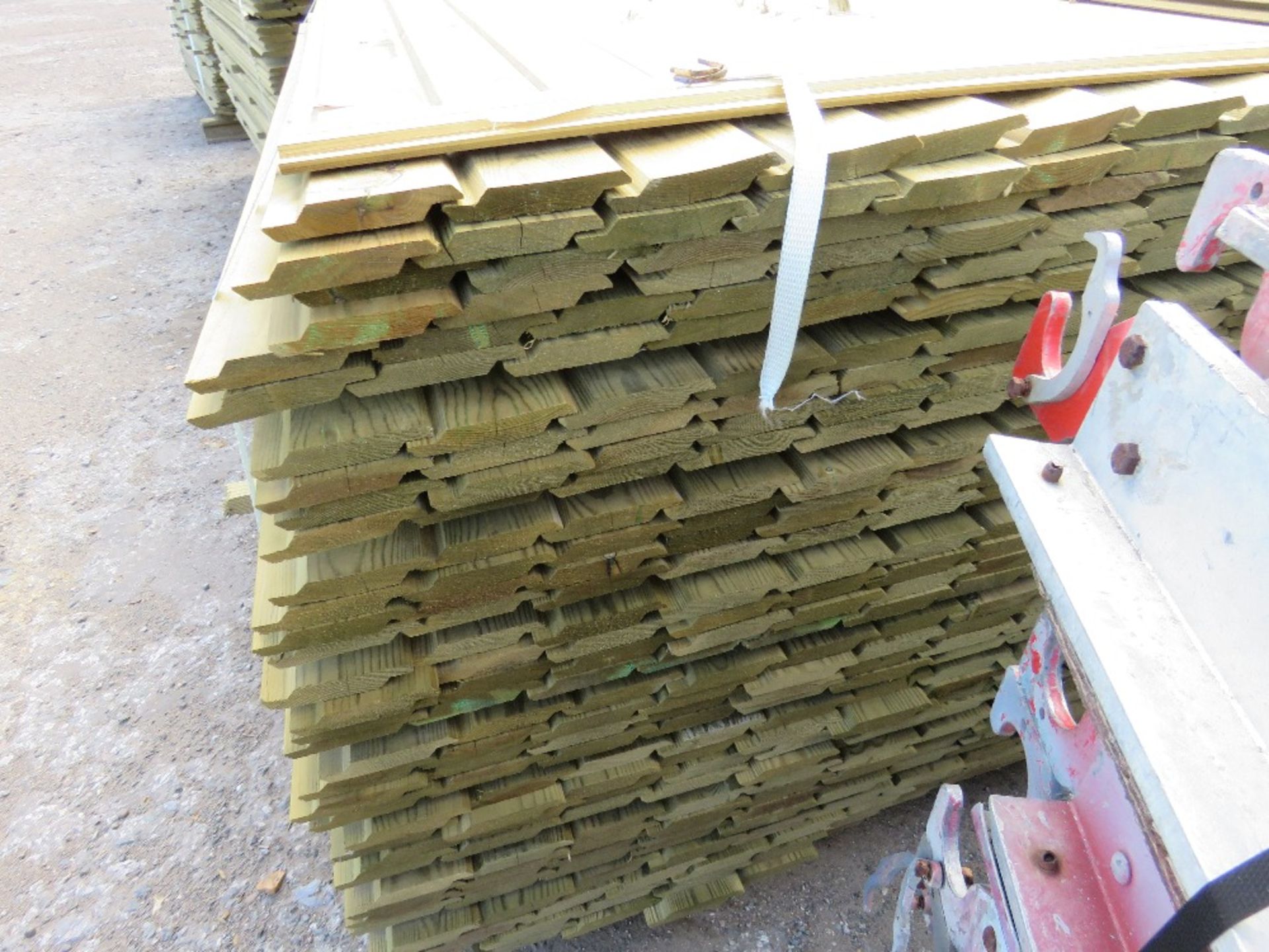 LARGE PACK OF 1.72M APPROX SHIPLAP CLADDING TIMBER X 9.5CM WIDTH. - Image 2 of 3