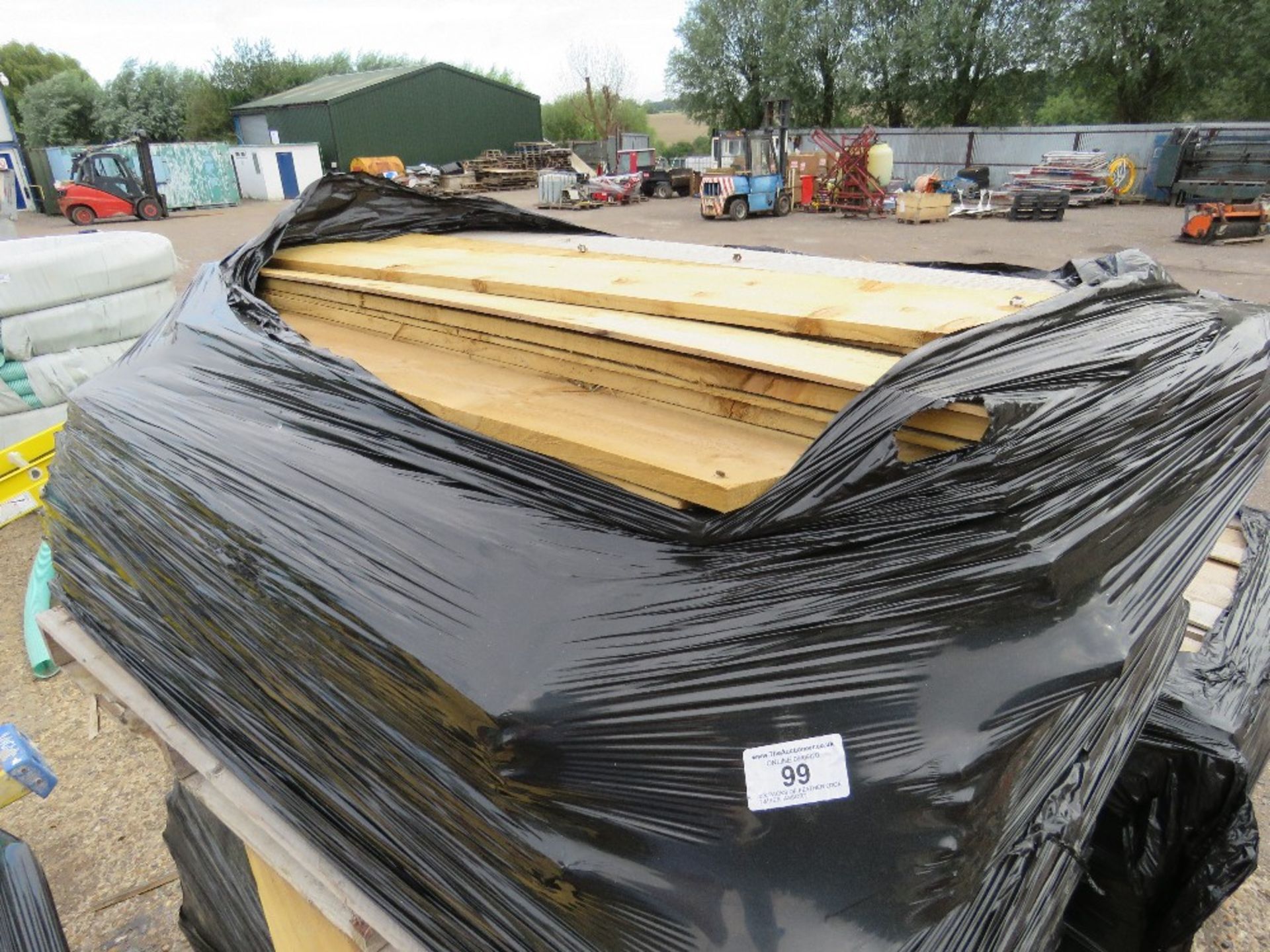 2 X PACKS OF FEATHER EDGE TIMBER, ASSORTED LENGTHS 0.8 - 1.2 M APPROX. - Image 2 of 4