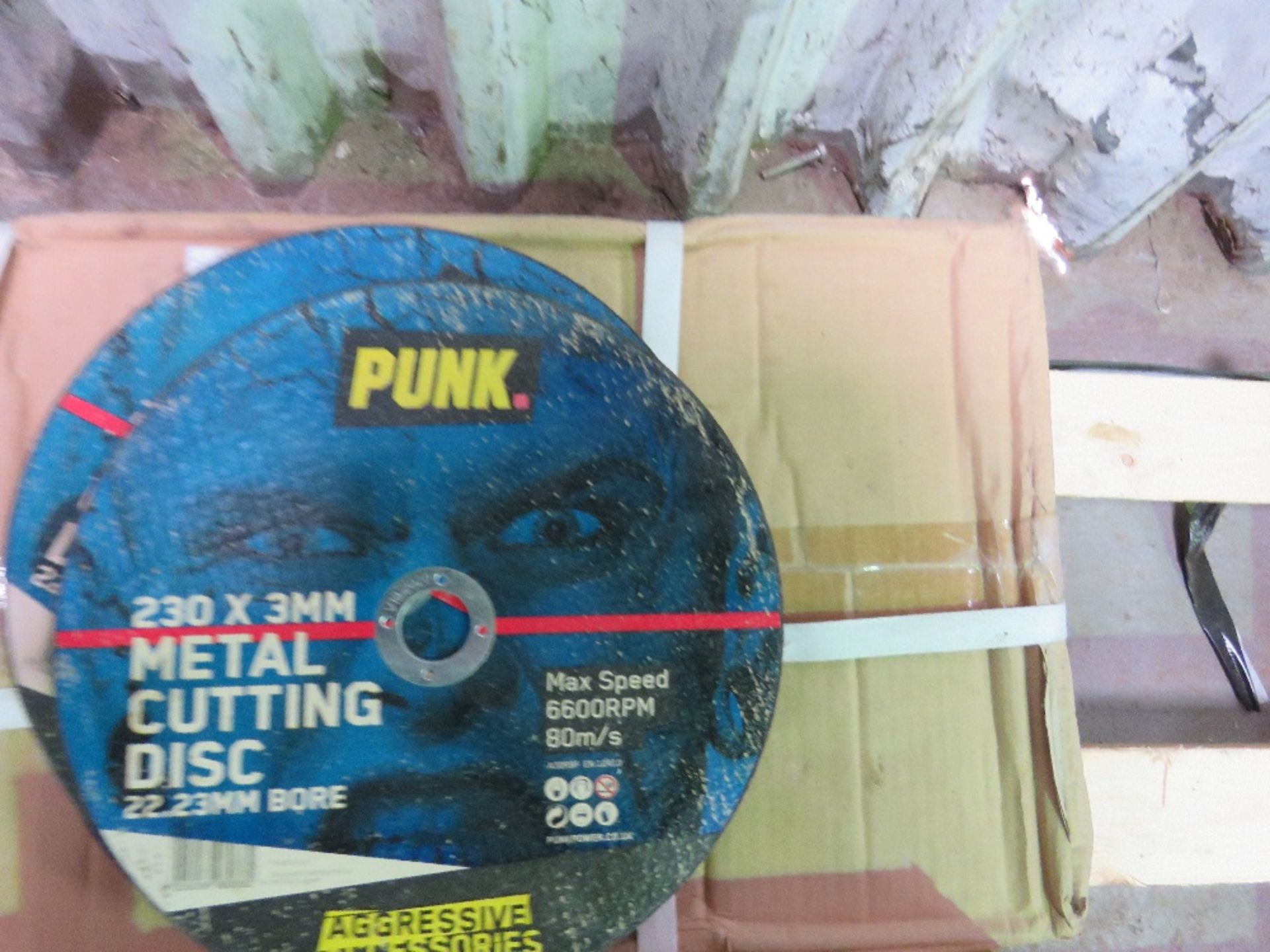 A QUANTITY OF 180 MM AND 230MM GRINDING/CUTTING DISCS. - Image 2 of 3