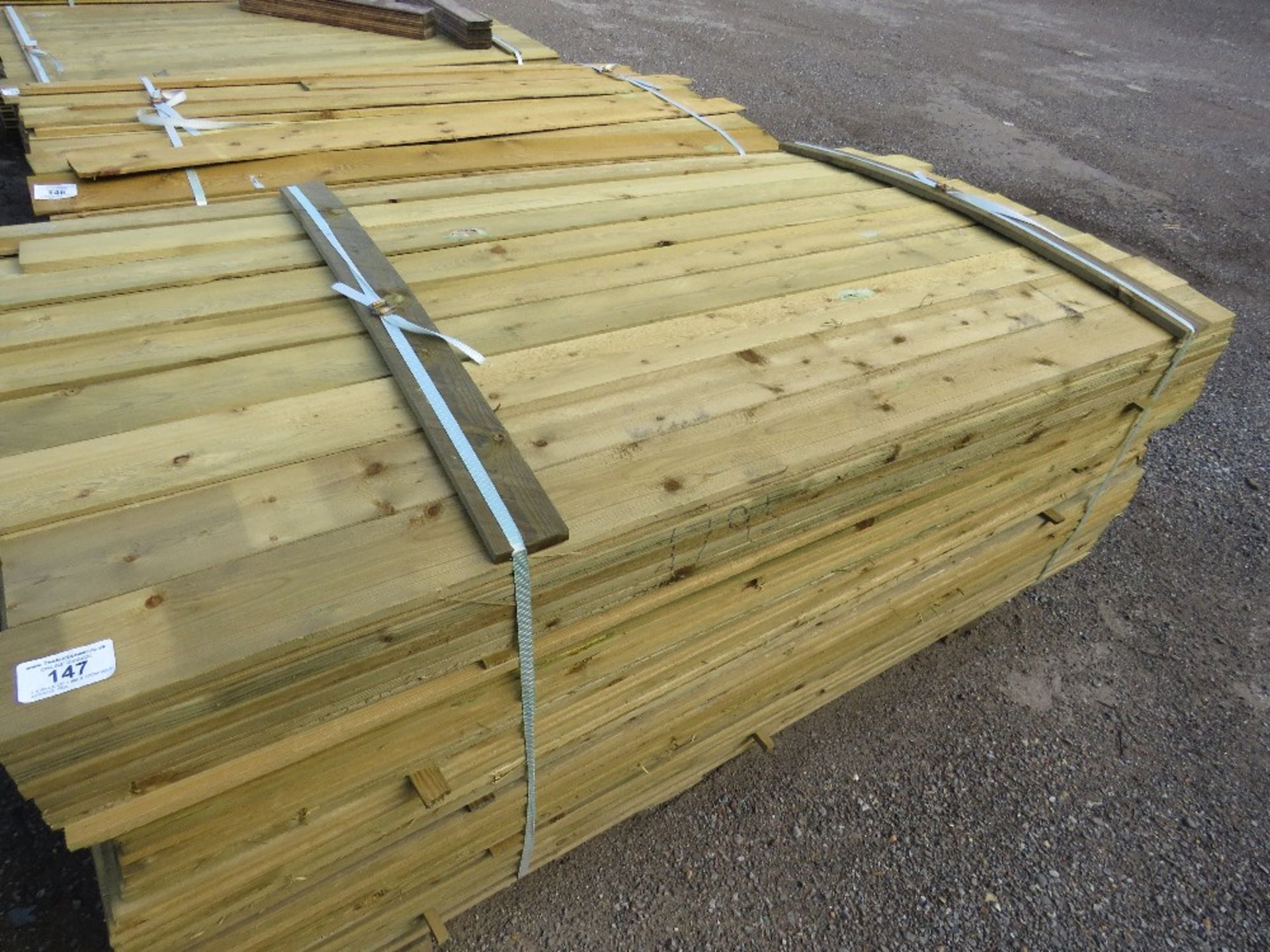 1 X PACK OF 1.8M X 10CM WIDE APPROX FEATHER EDGE TIMBER CLADDING - Image 3 of 3