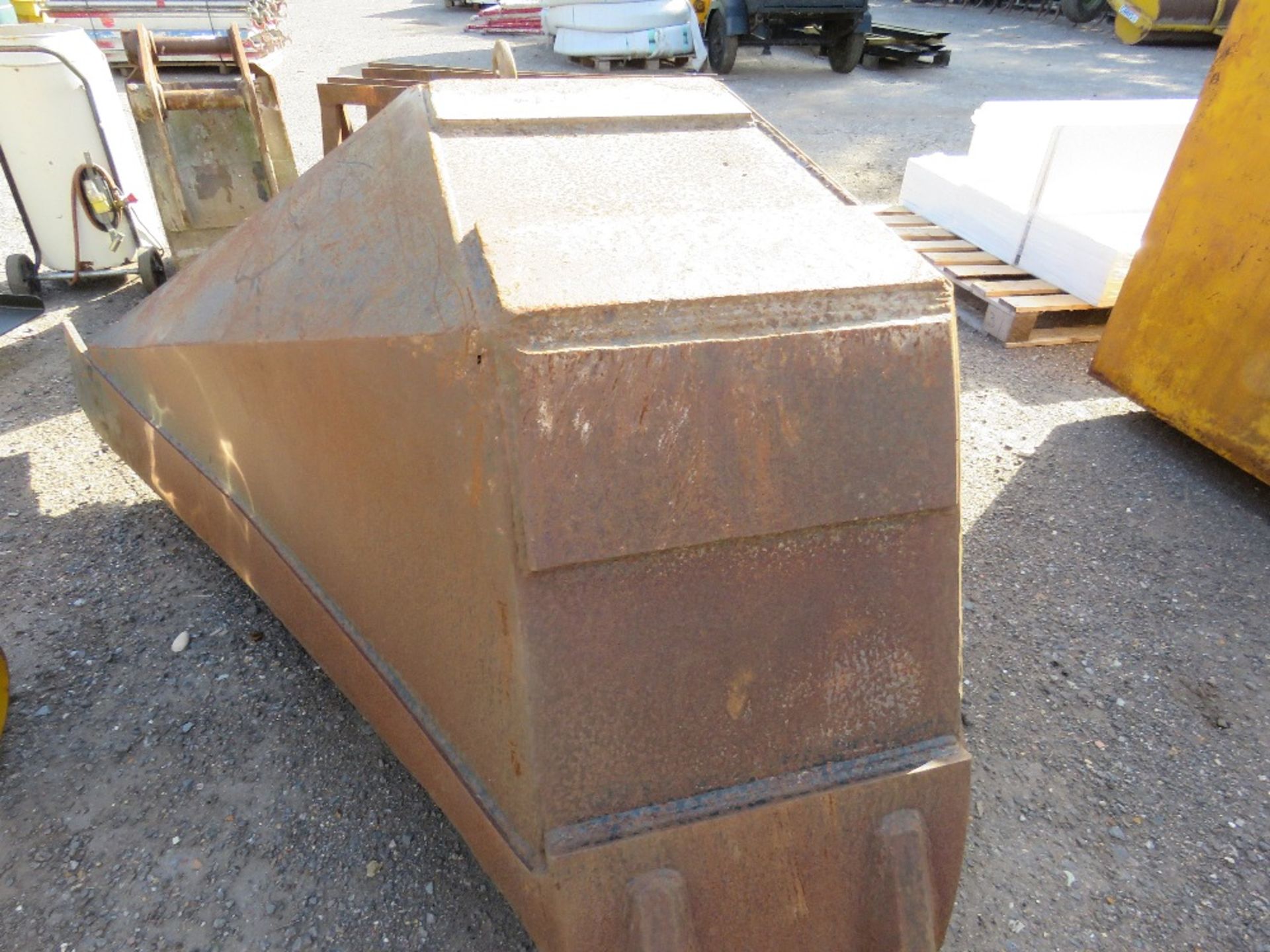V trench bucket for 35tonne excavator - Image 3 of 3