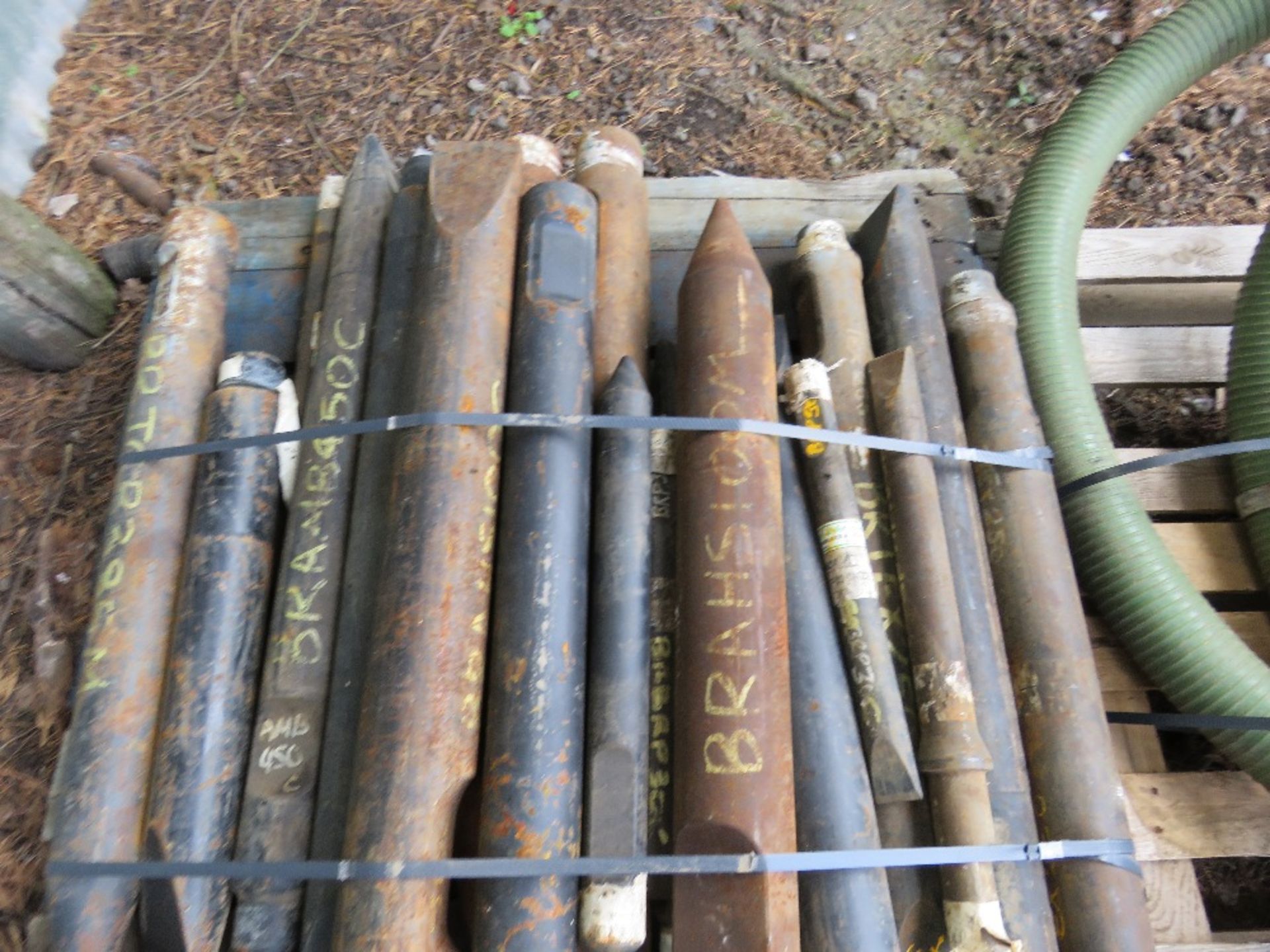 PALLET CONTAINING APPROX 23 X ASSORTED EXCAVATOR BREAKER POINTS. - Image 3 of 3
