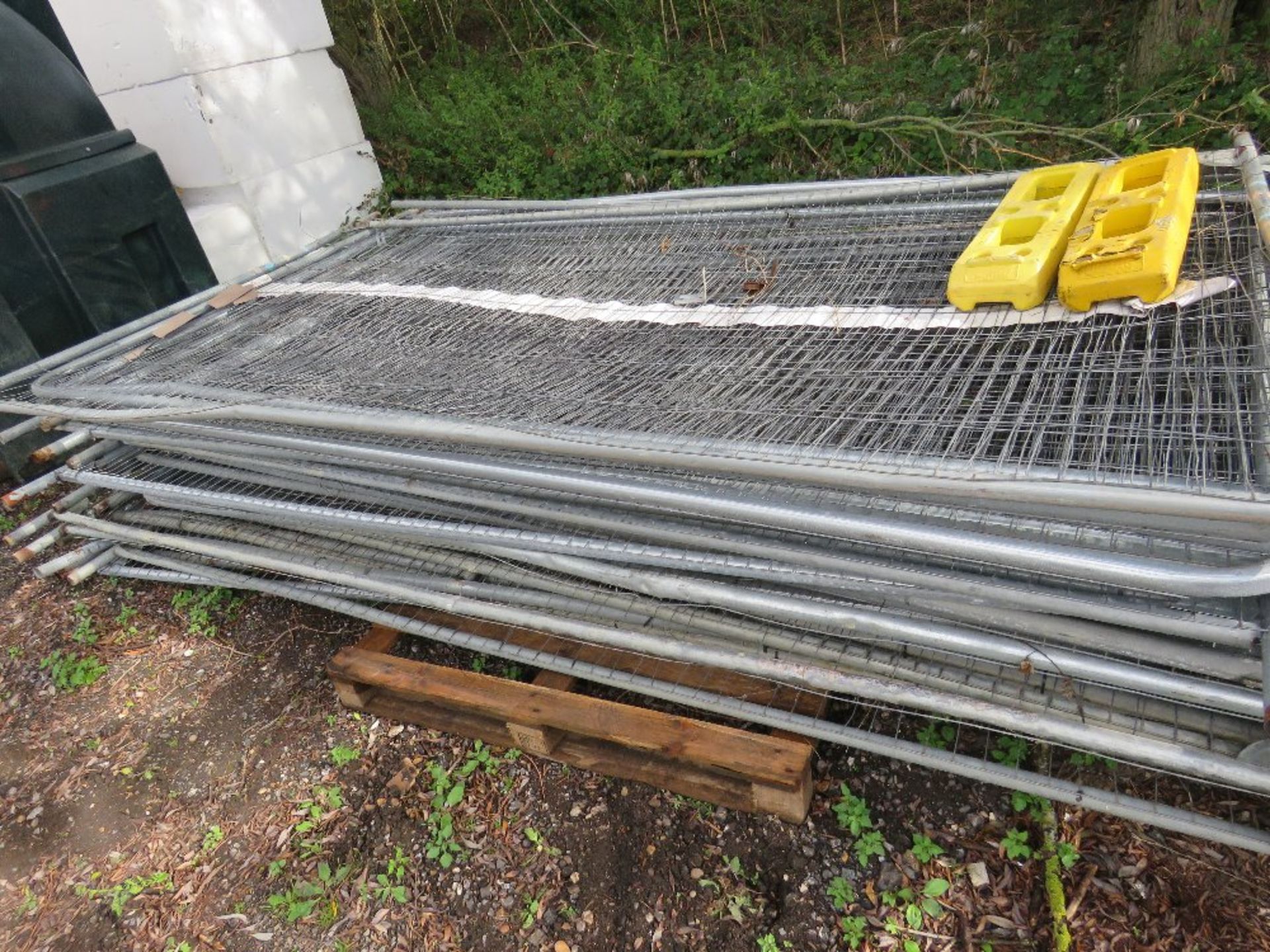 APPROXIMATELY 25NO HERAS TYPE SITE PANELS PLUS 2 X FEET. SOURCED FROM SITE CLEARANCE.