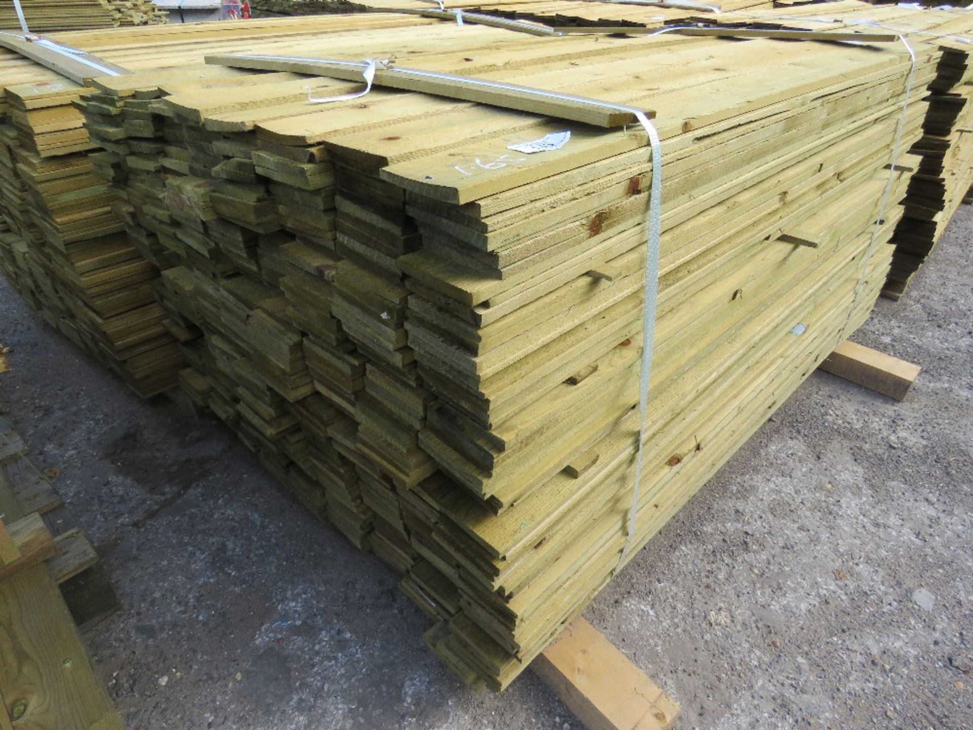 1 X PACK OF 1.65M X 10CM WIDE APPROX FEATHER EDGE TIMBER CLADDING