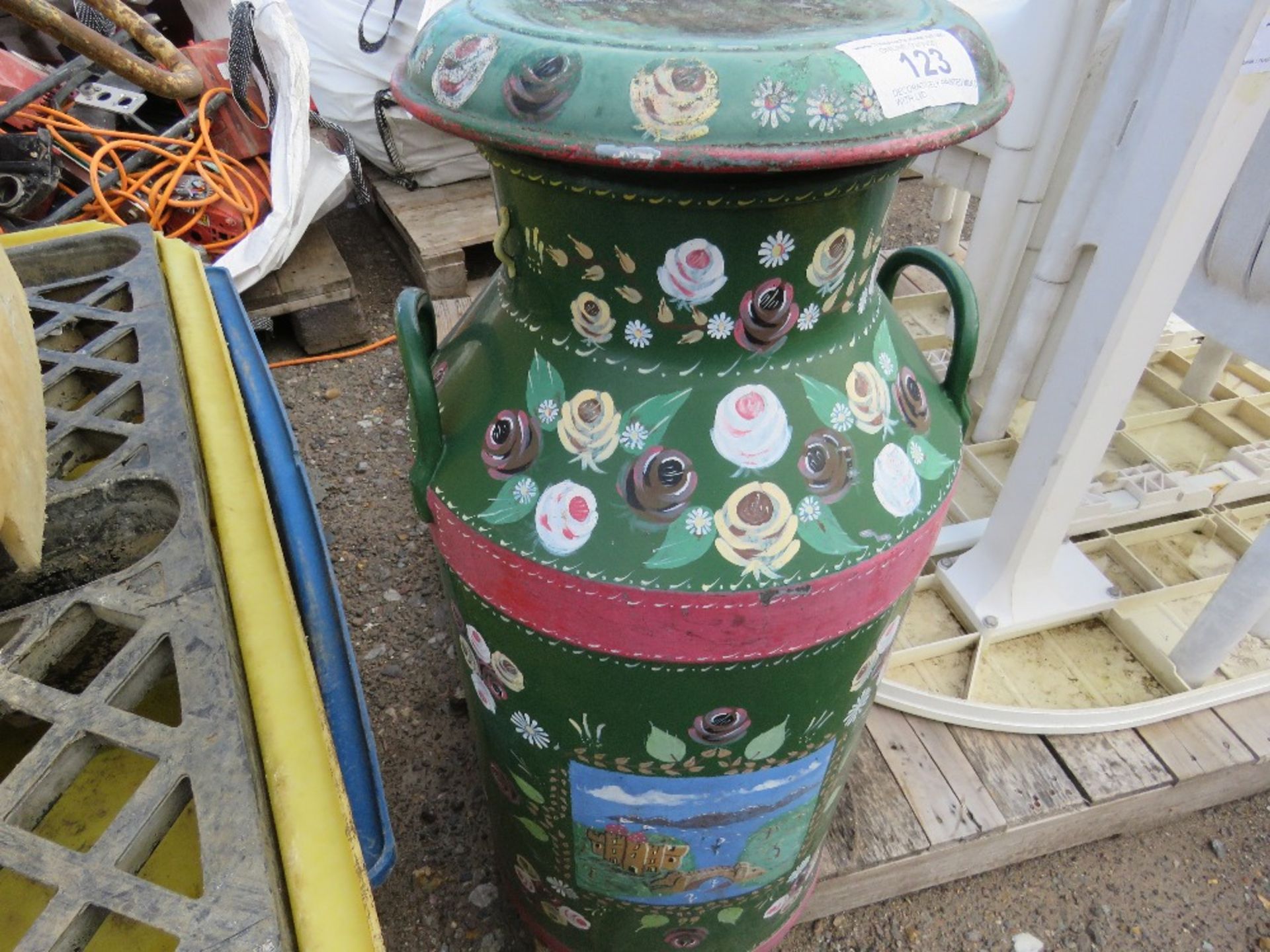 DECORATIVELY PAINTED MILK CHURN WITH LID. - Image 3 of 3